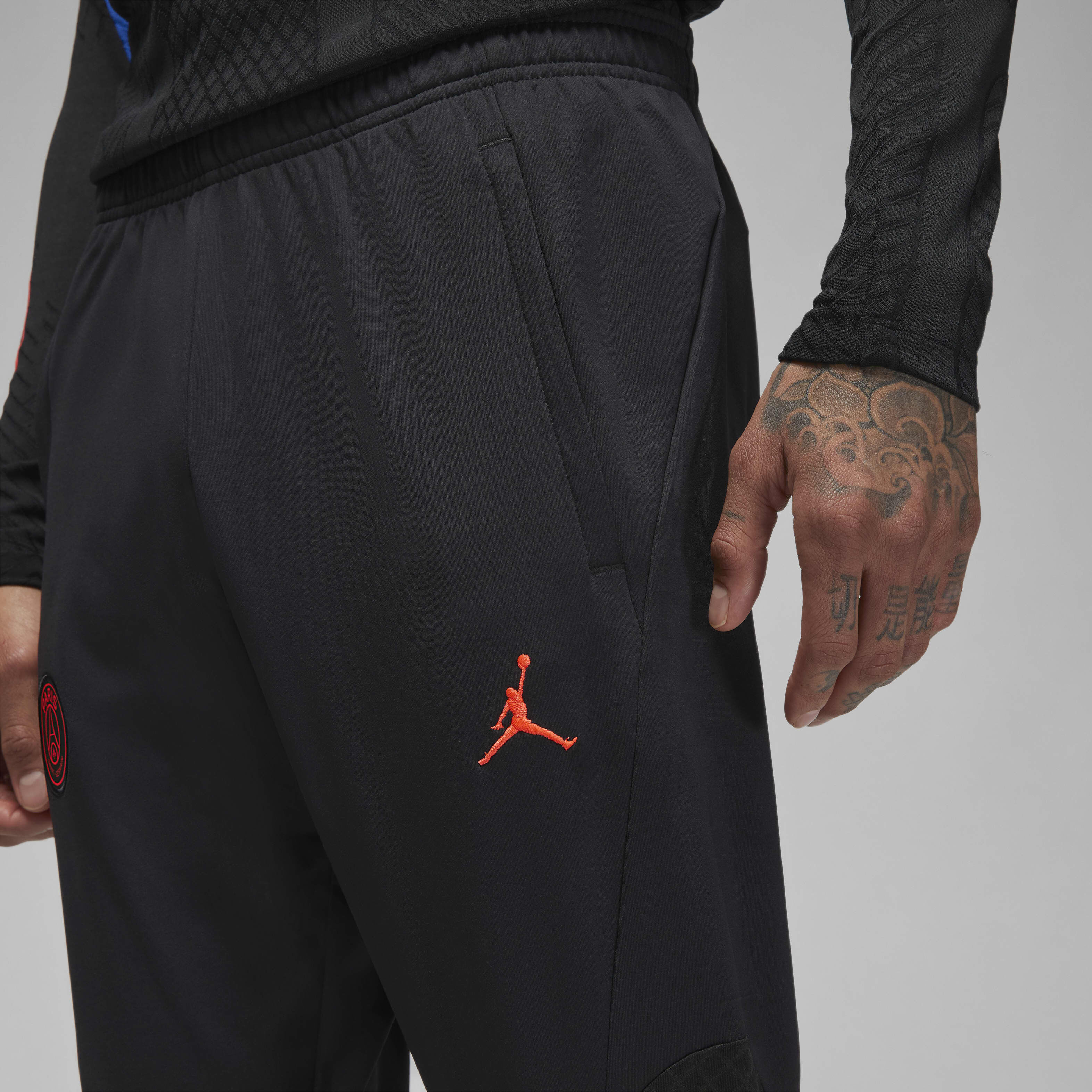 Paris Saint-Germain Strike Away image number 3