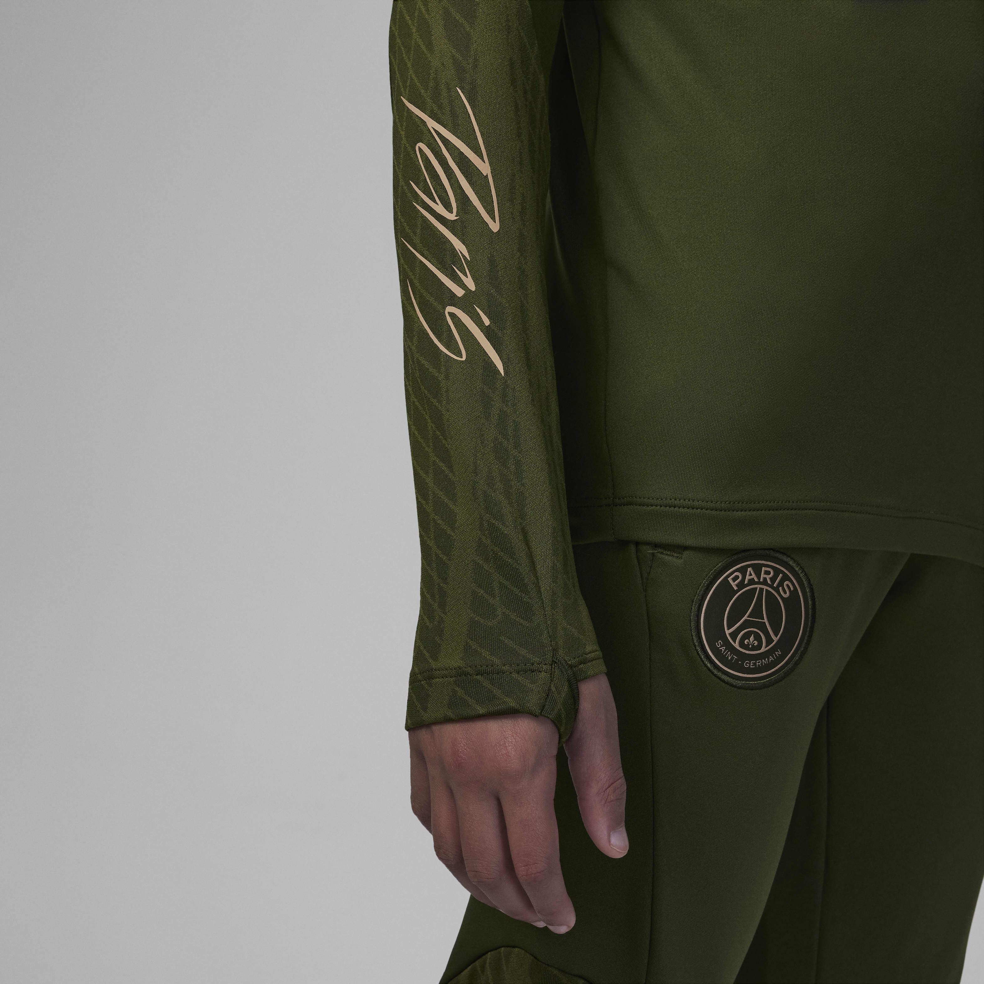 Paris Saint-Germain Strike Fourth image number 5