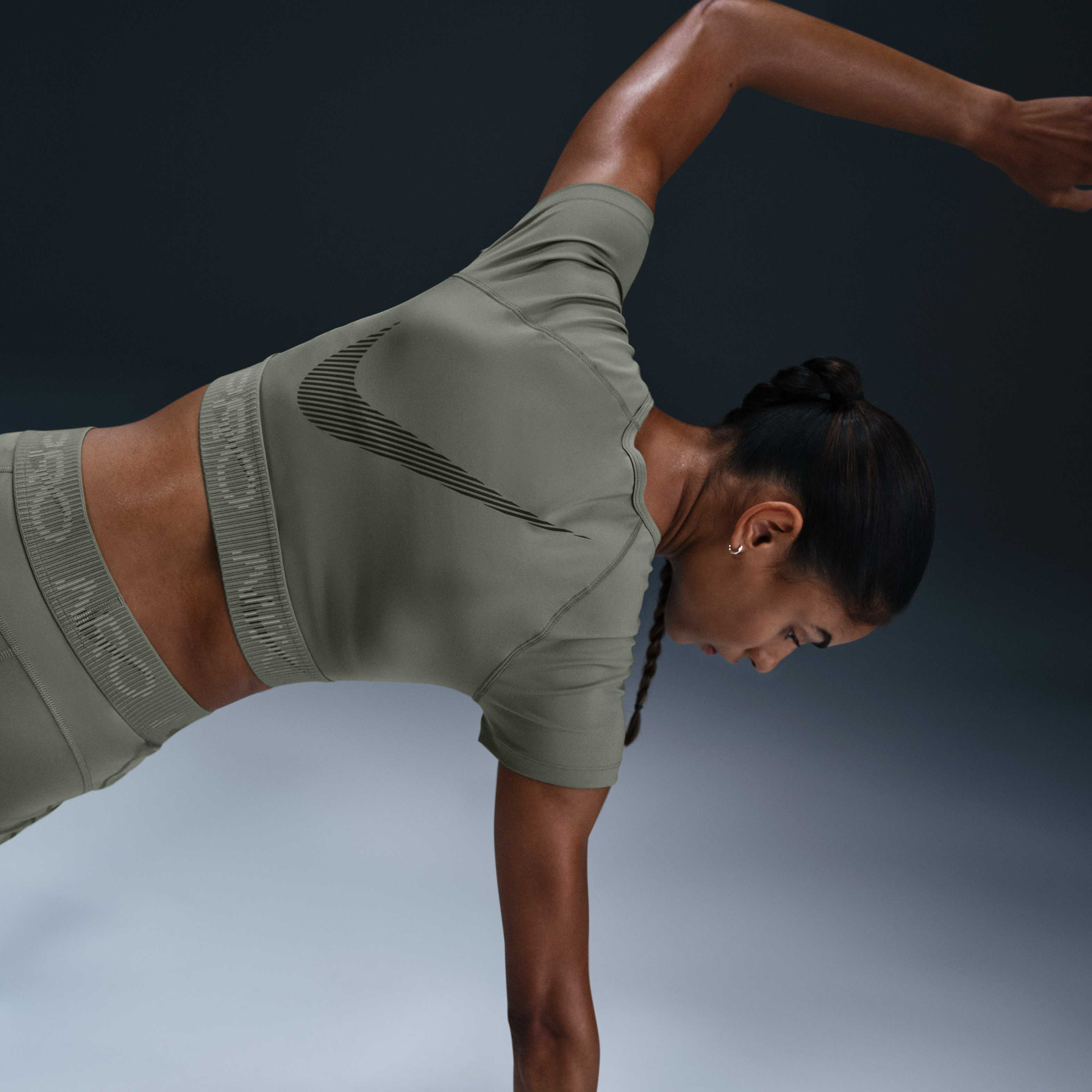 Nike Pro image number 2