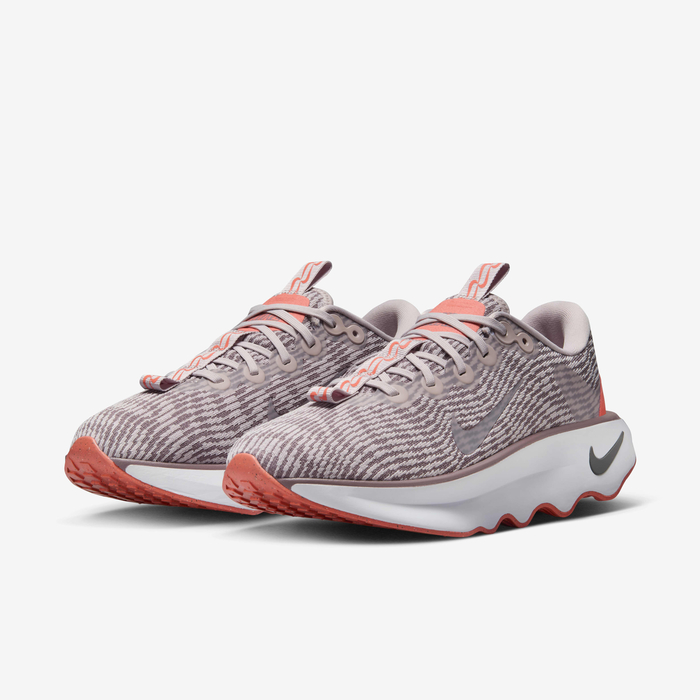 Nike Motiva image number 4 Nike Motiva image number 4