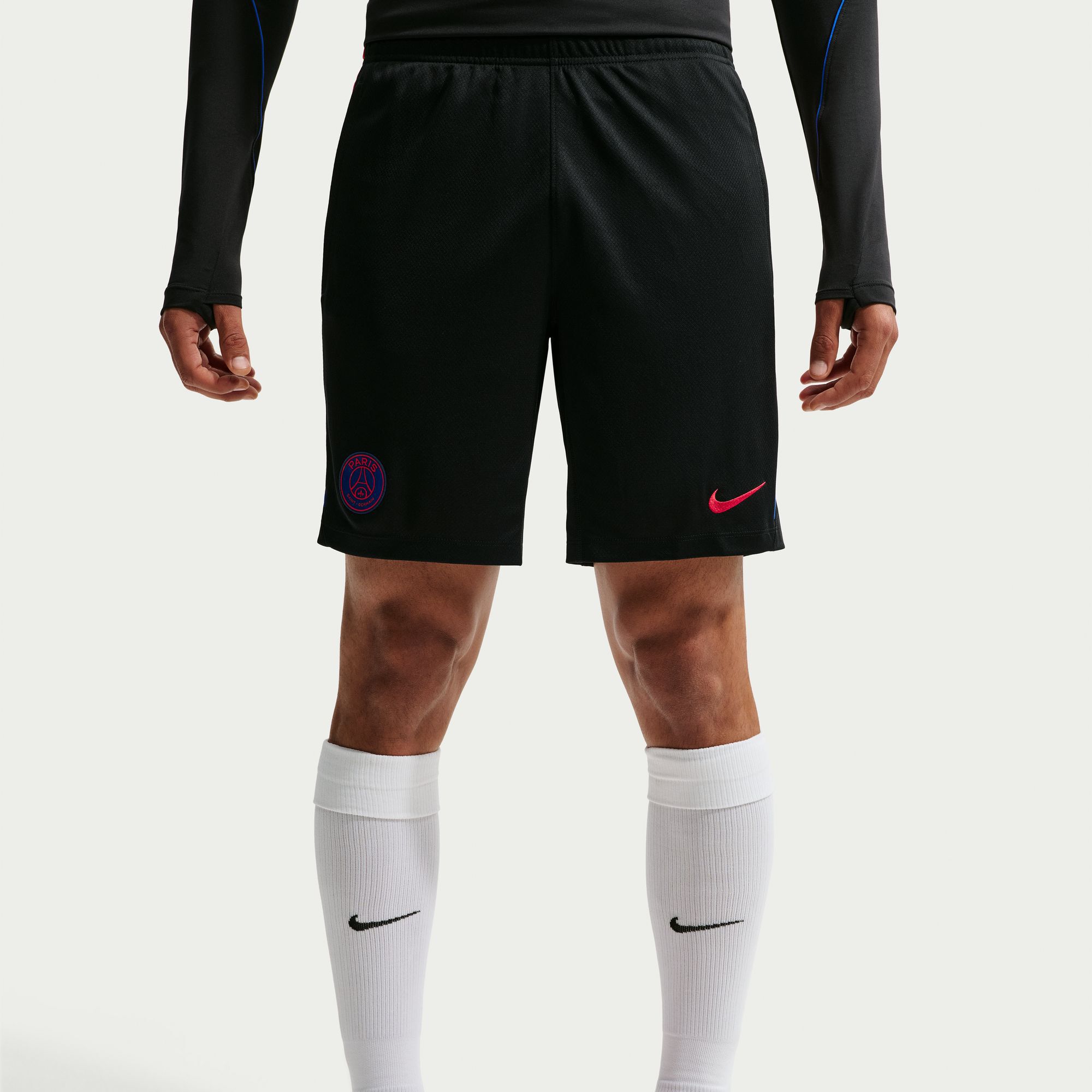 Paris Saint-Germain Strike image number 2