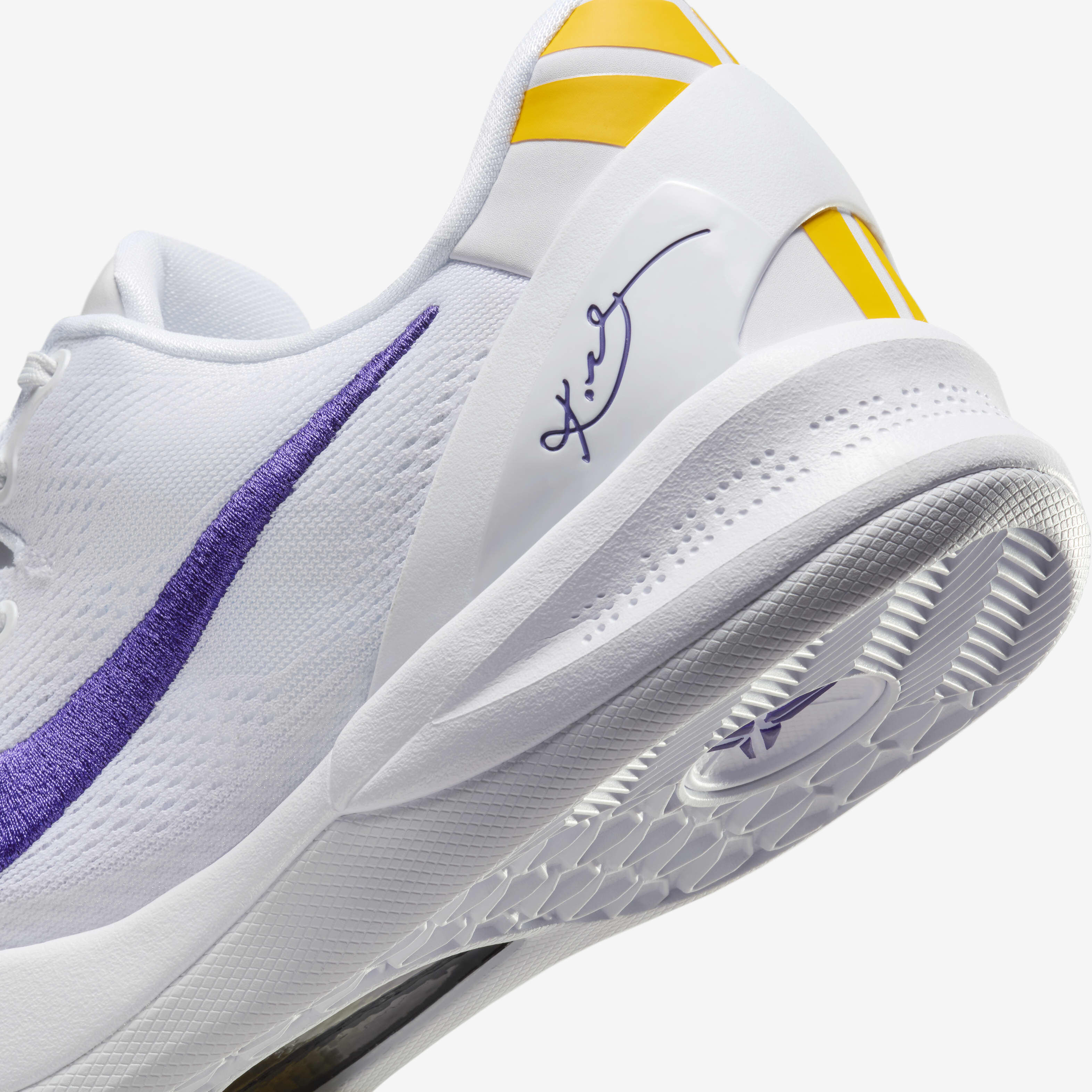 Nike kobe basketball shoes 2020 store