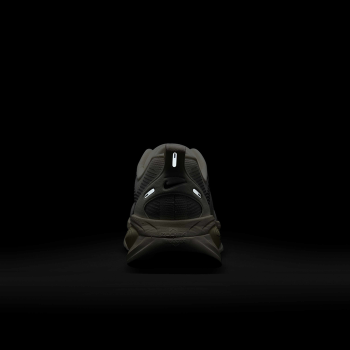 Nike Vomero 18 image number 8 Nike Vomero 18 image number 8