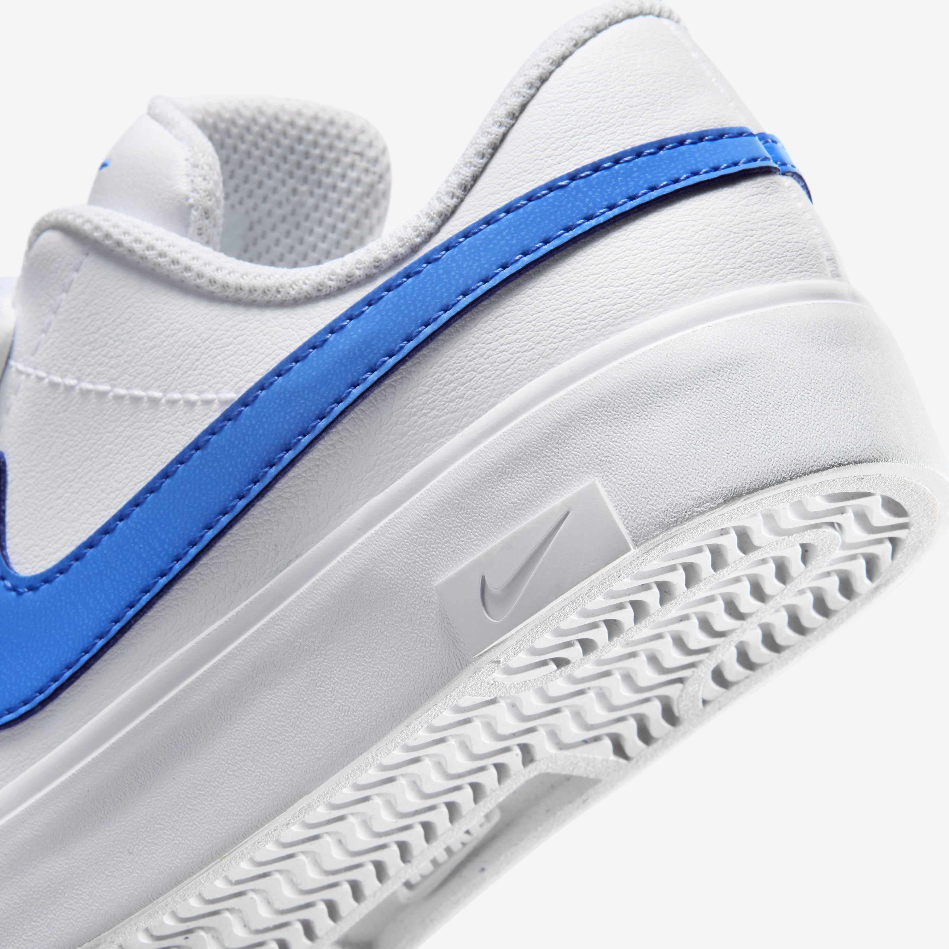 Nike Tennis Essential image number 17