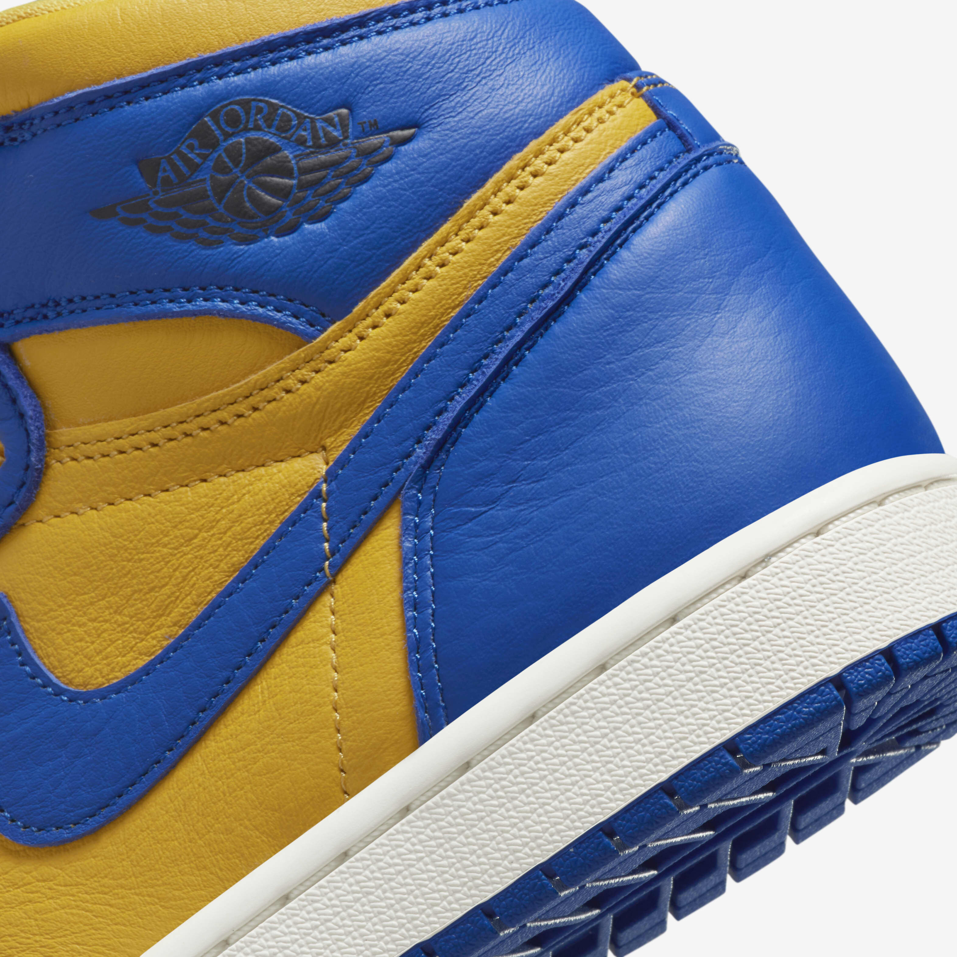 Air Jordan 1 Retro High OG image number 7
