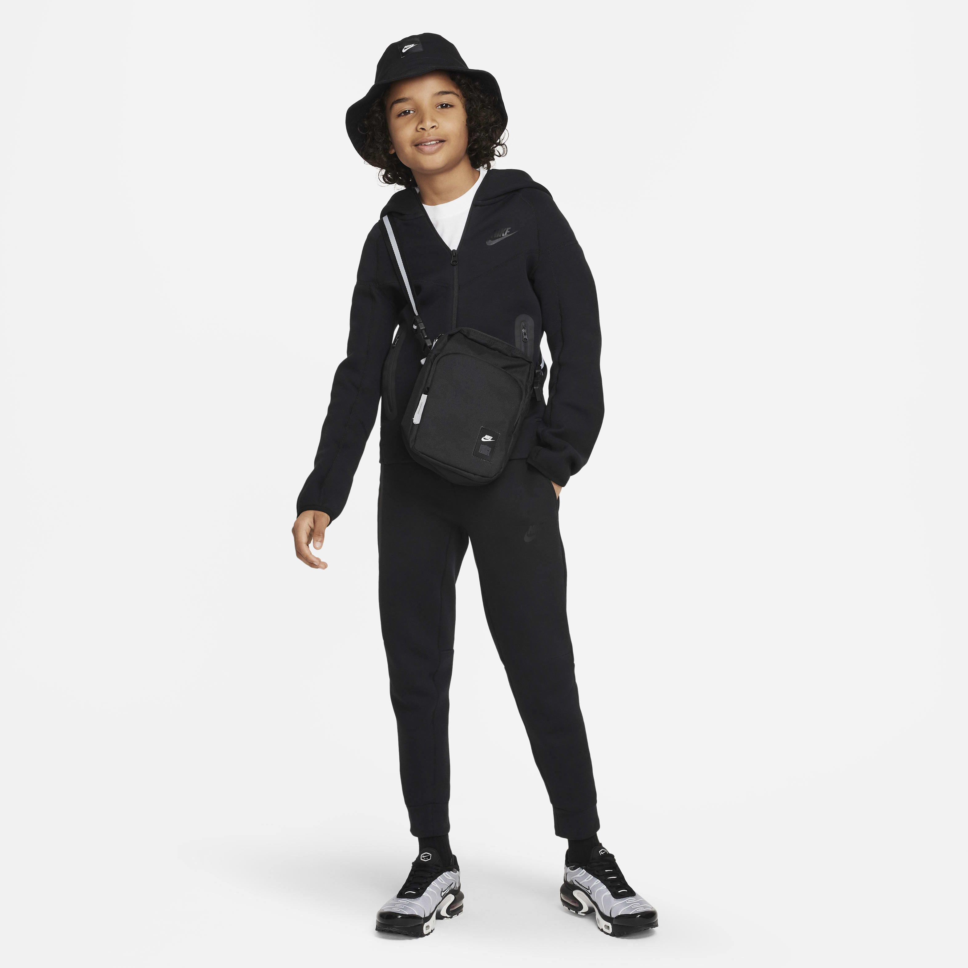 Nike tech fleece black pants sales