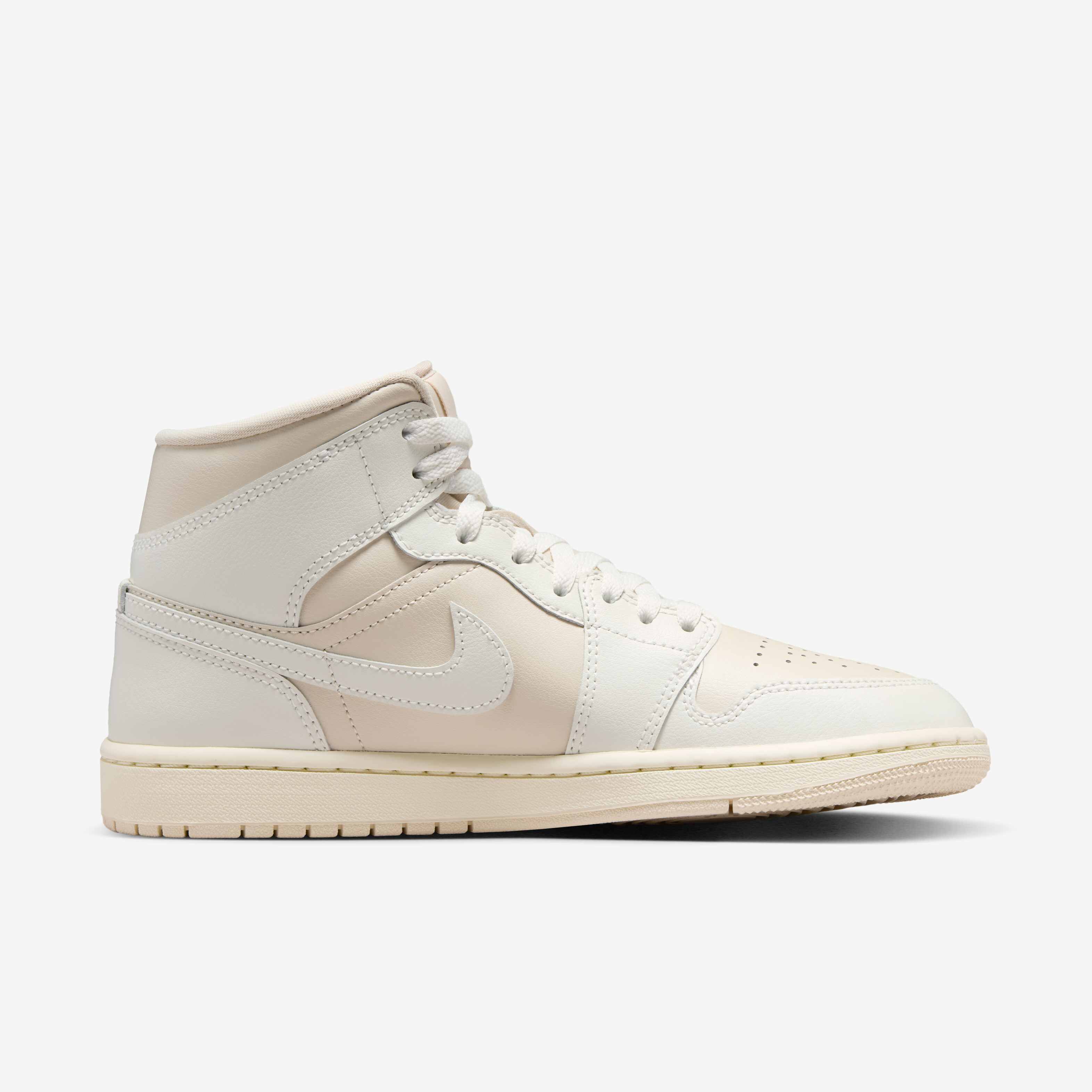 Air Jordan 1 Mid Shoes image number 2