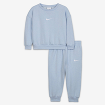 نايكي ايسنشالز