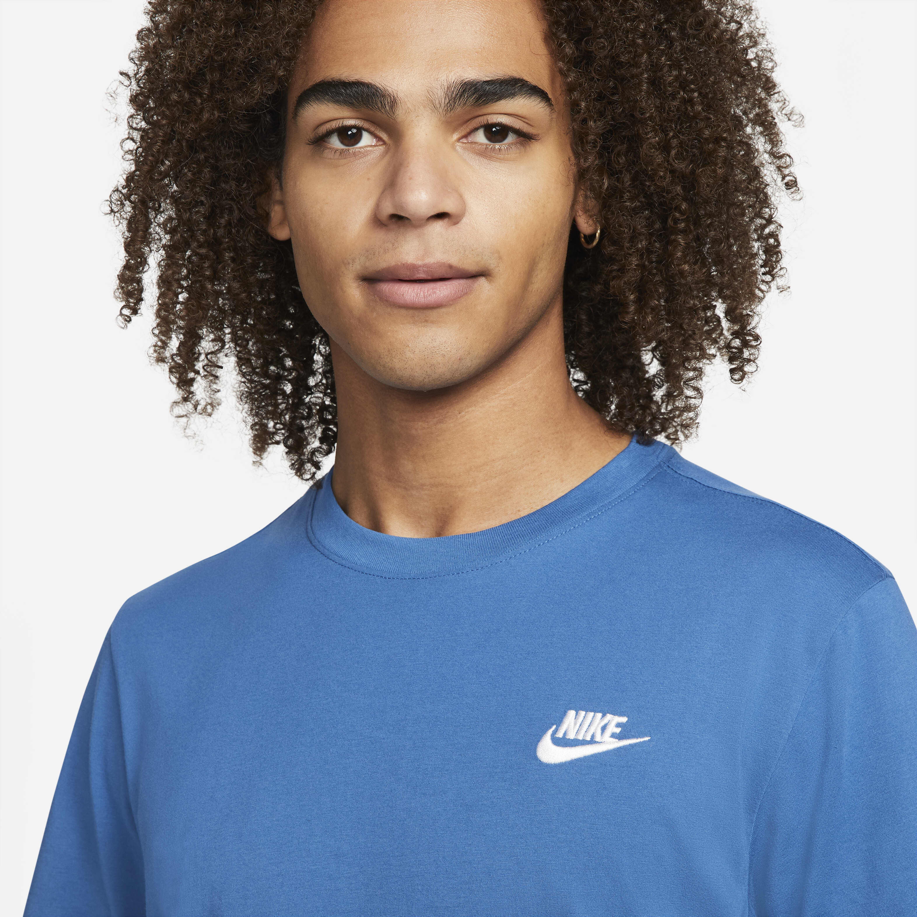 Nike Sportswear Club image number 2