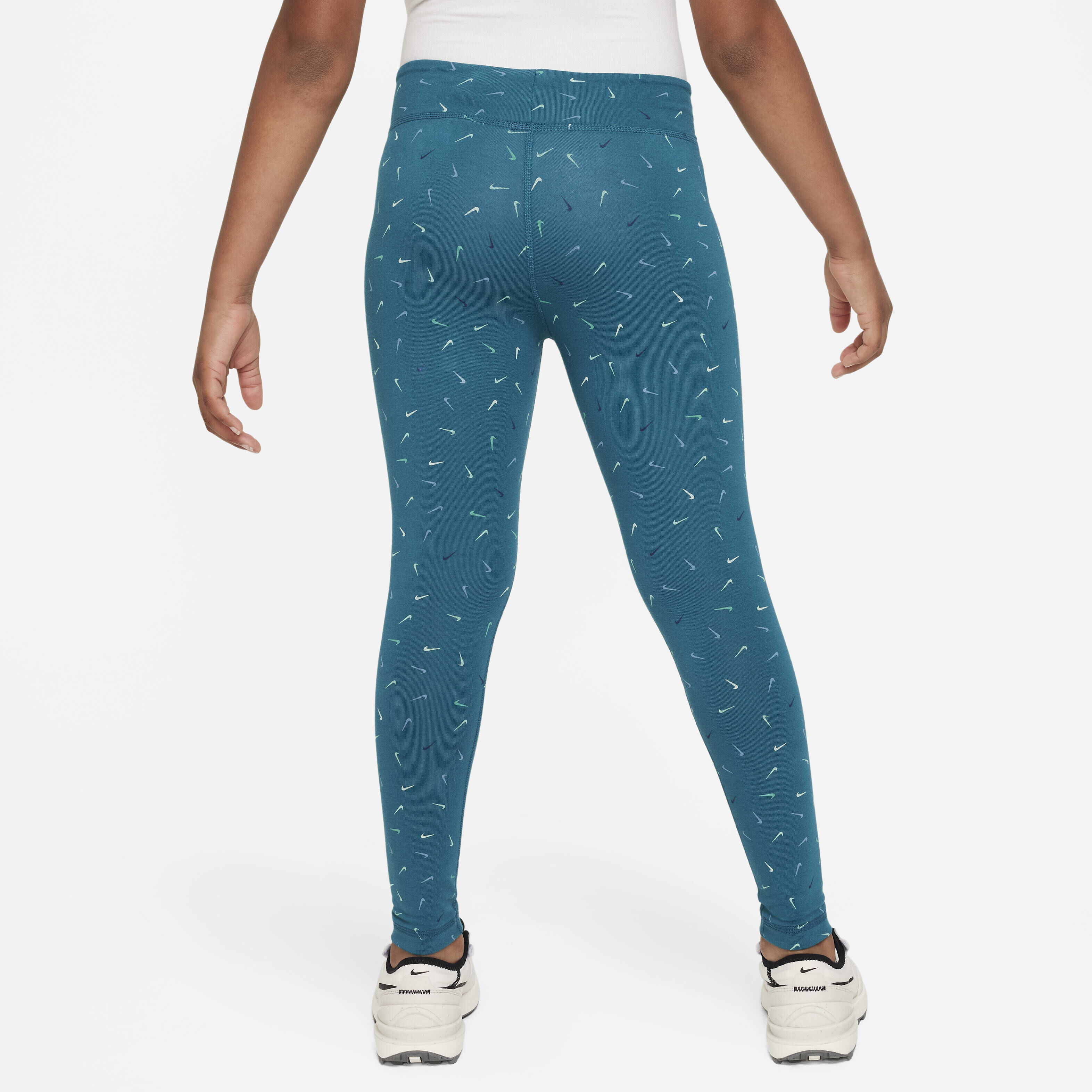 نايكي سبورتسوير ايسنشال image number 1