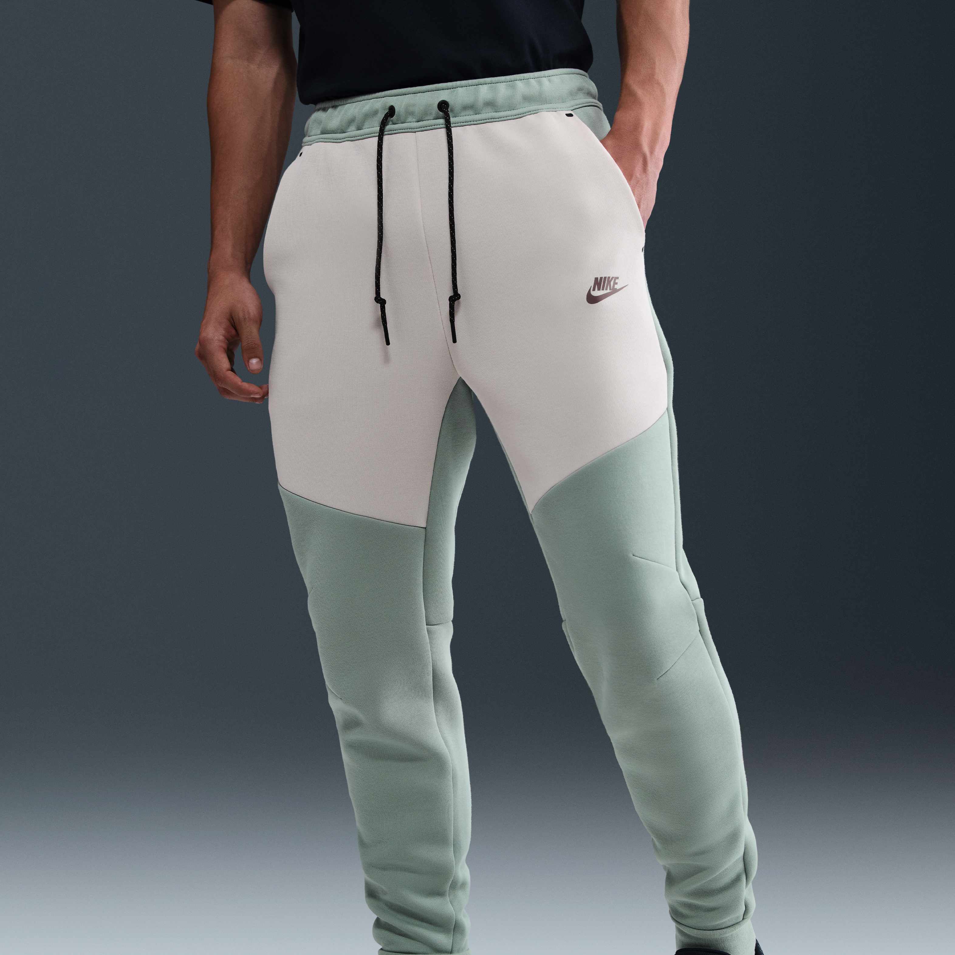 Nike Tech image number 1