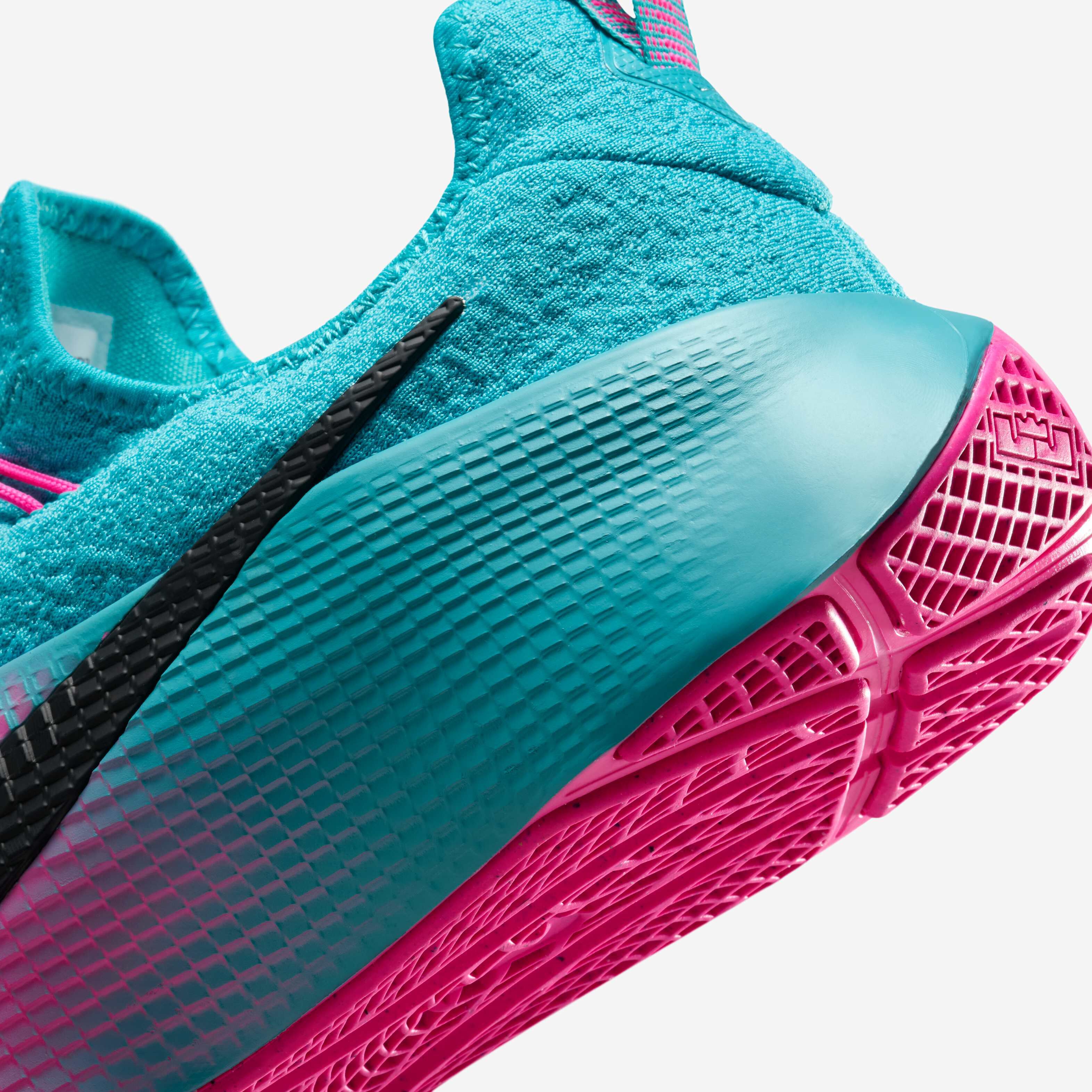 ليبرون تي ار 1 image number 7