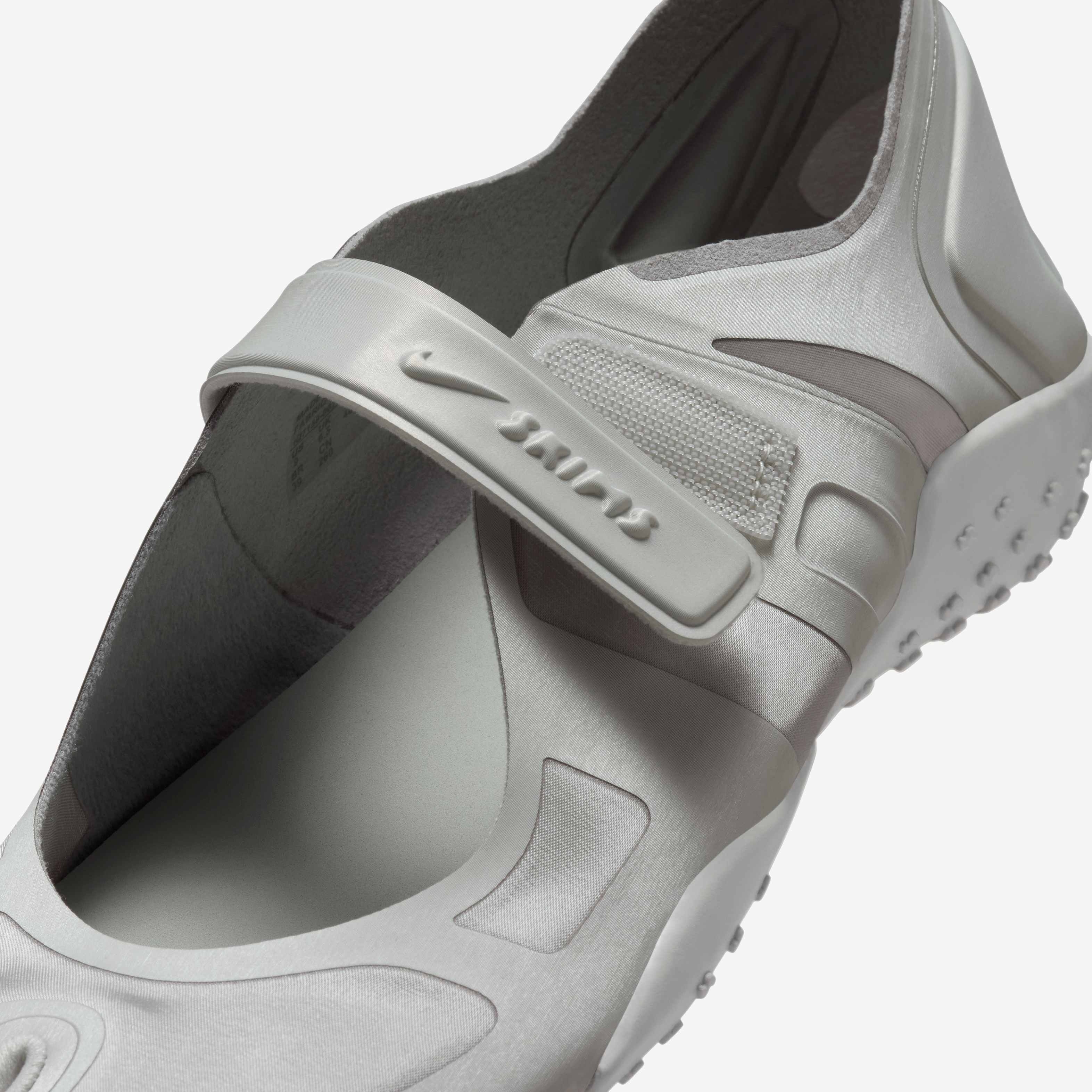 NikeSKIMS Rift Satin image number 6