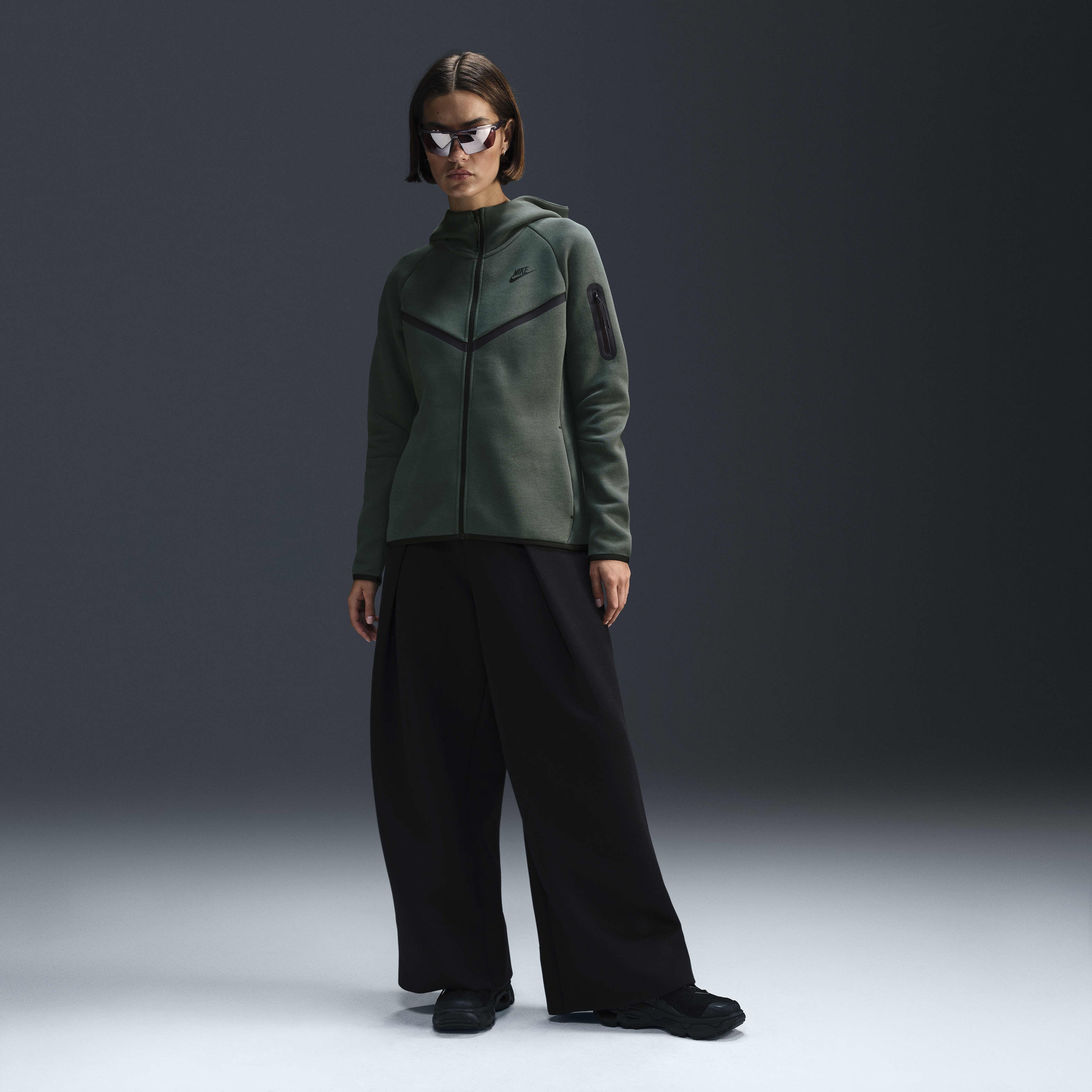 نايكي سبورتسوير تك فليس ويندرانر image number 3