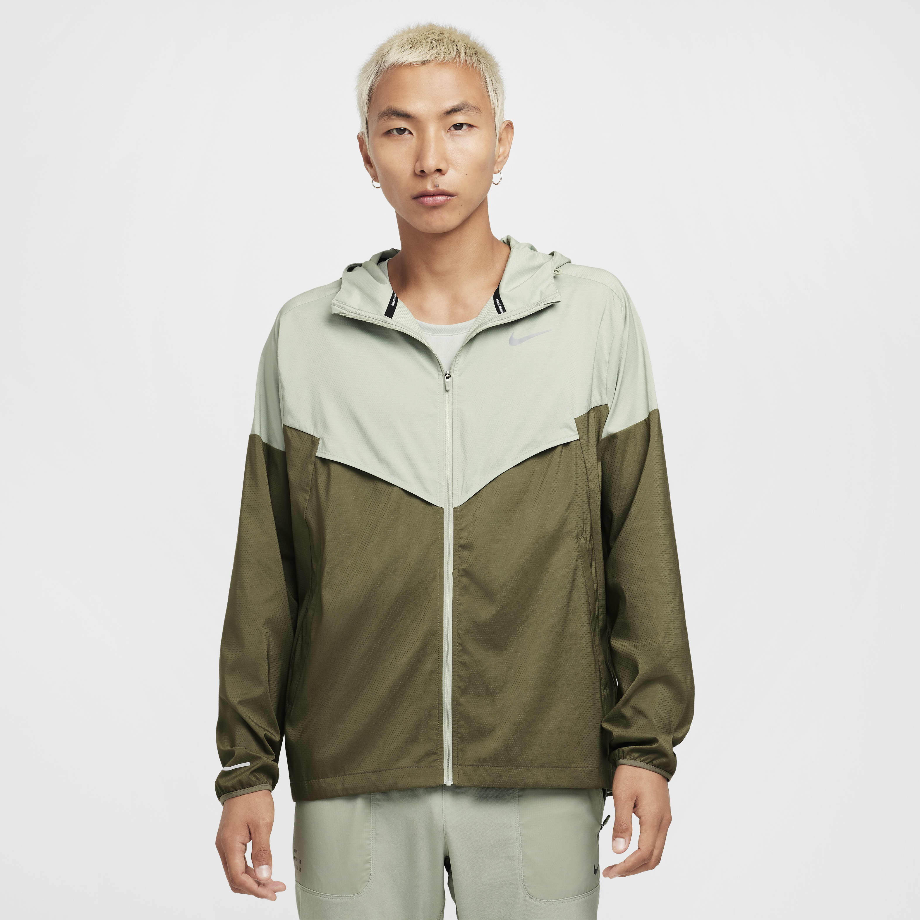 Nike graphic windrunner top