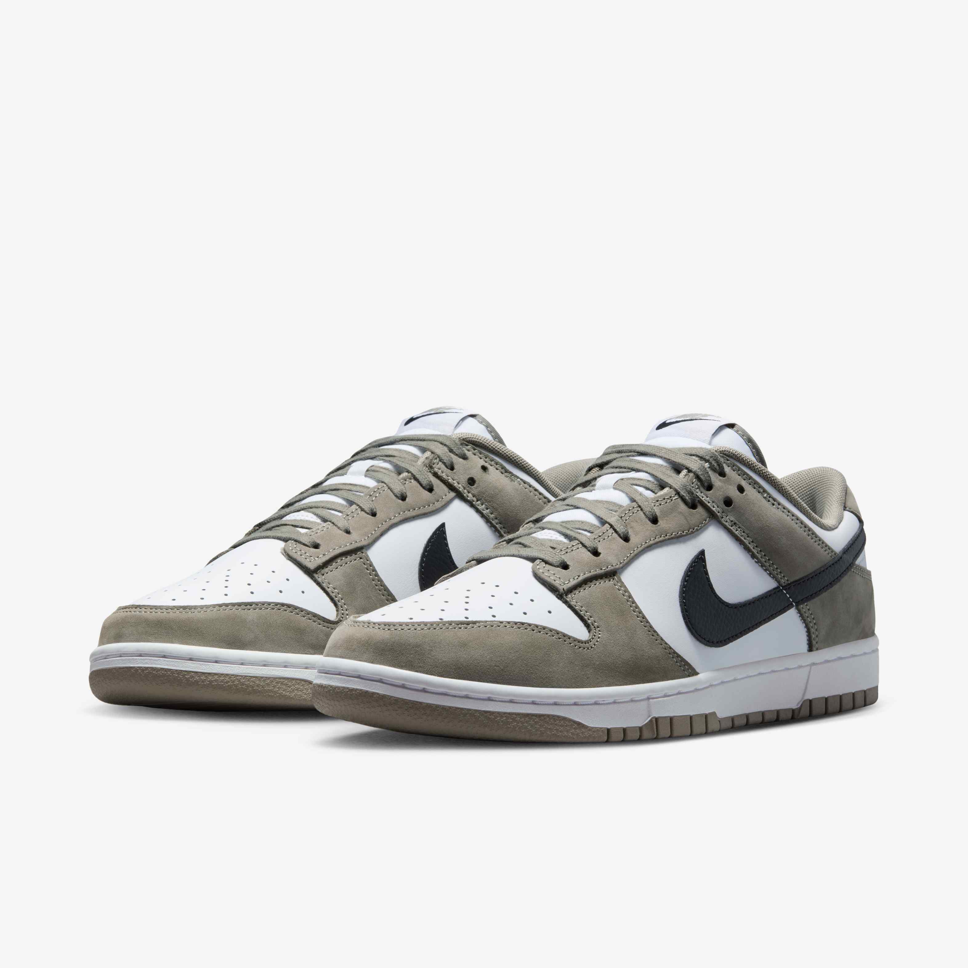 Nike Dunk Low image number 4