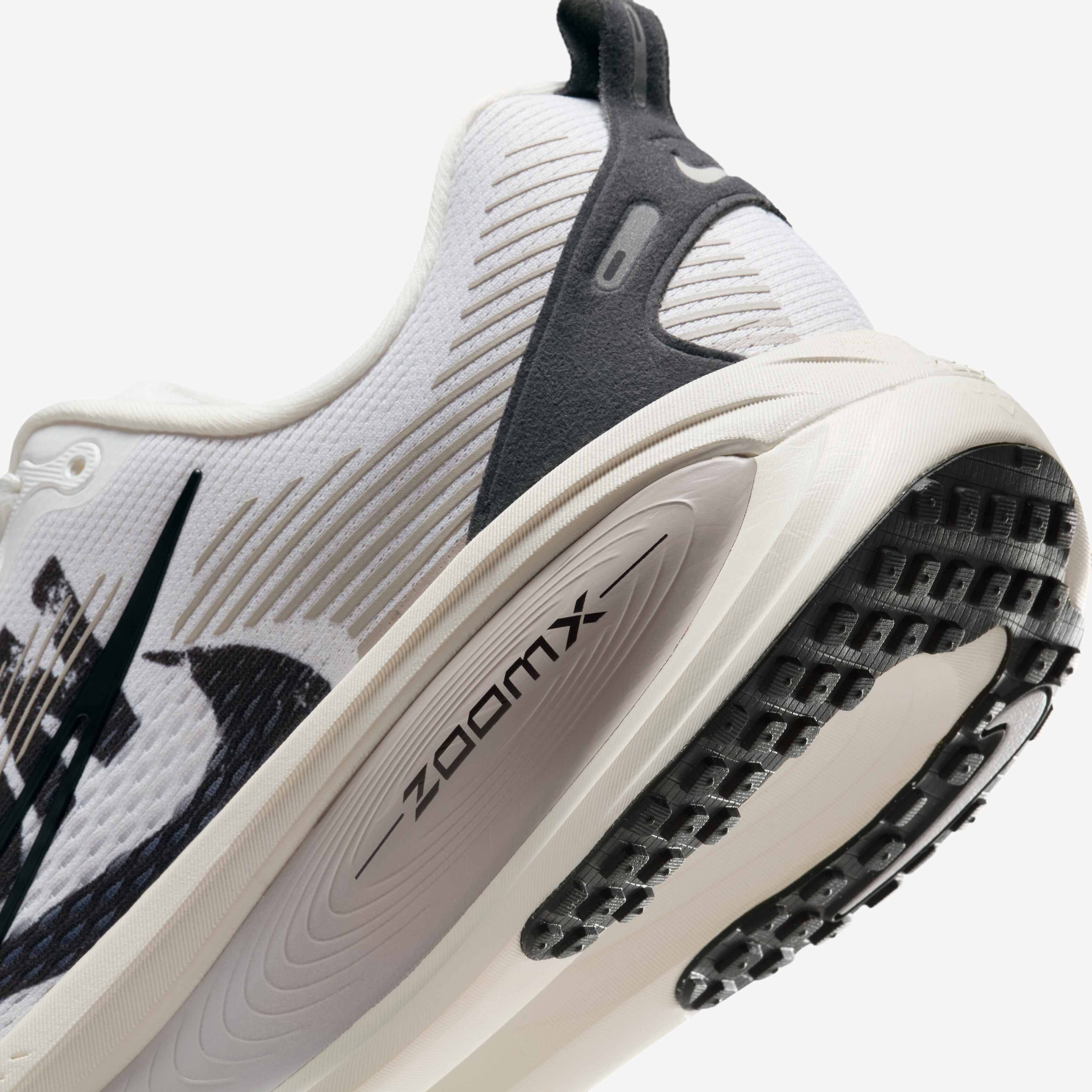 靴 NIKE vomero18 Nike Vomero 18 SE Men's Road Running Shoes. Nike CA