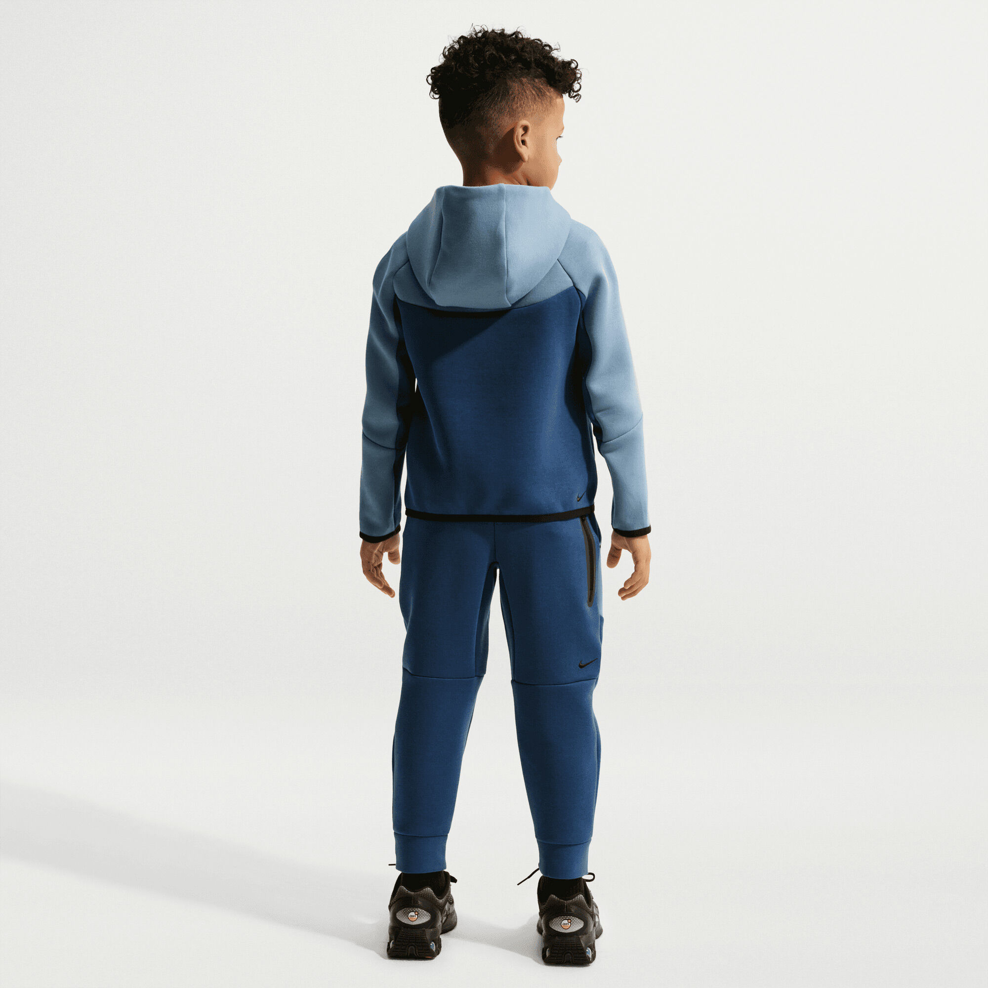 نايكي سبورتسوير image number 1