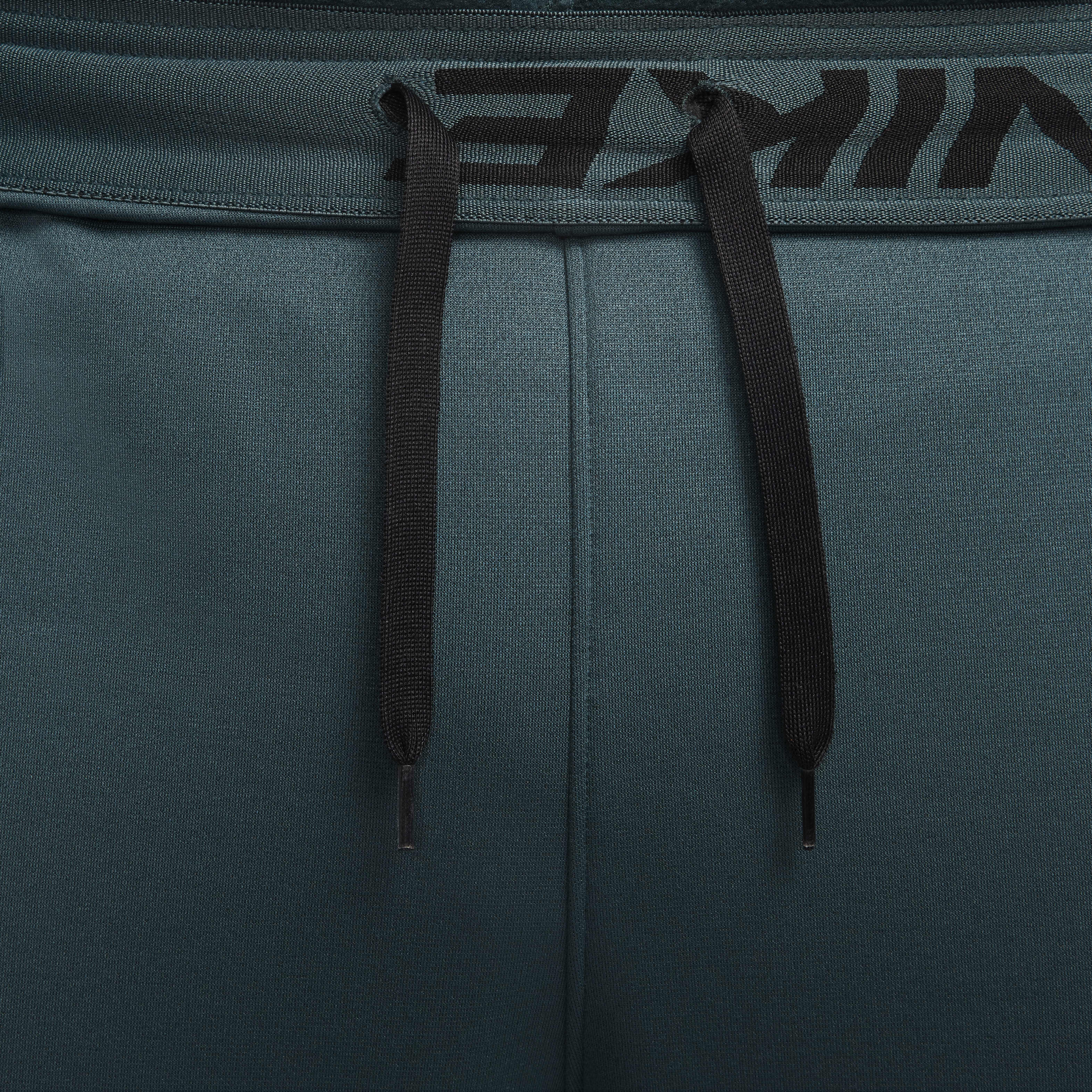 Nike Therma image number 8