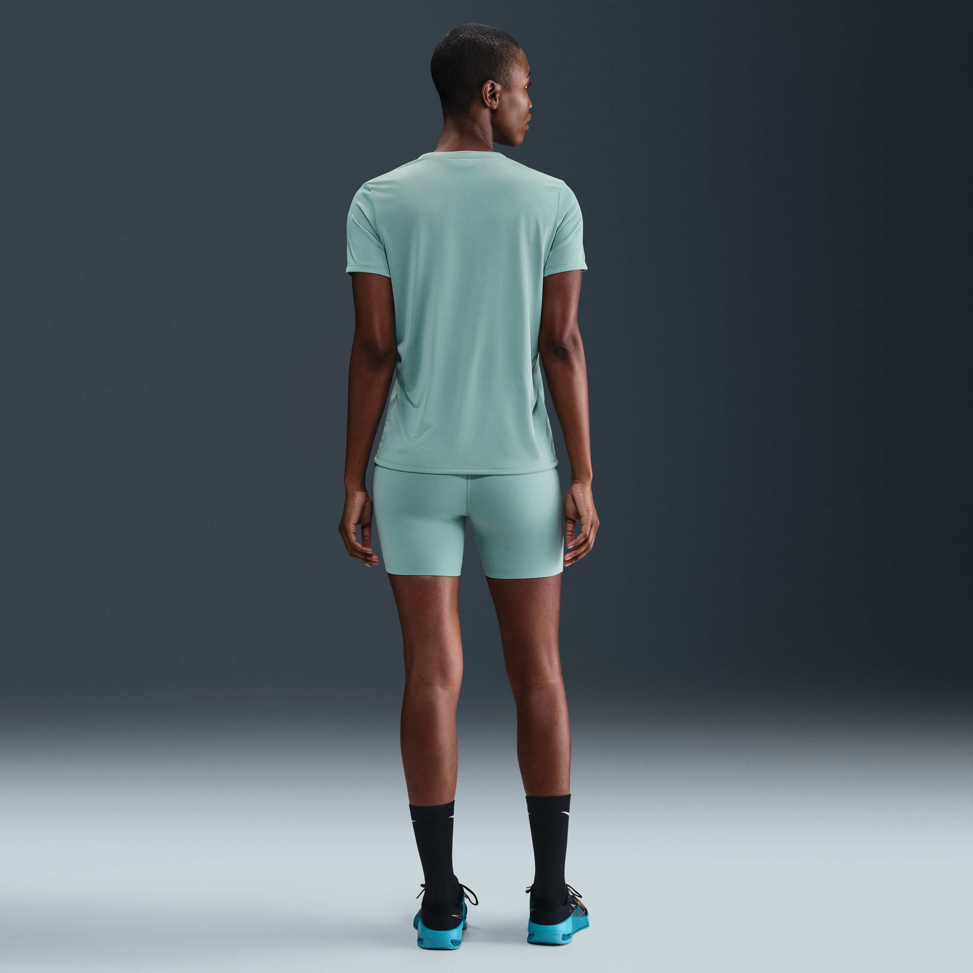 نايكي يونيفيرسا image number 3