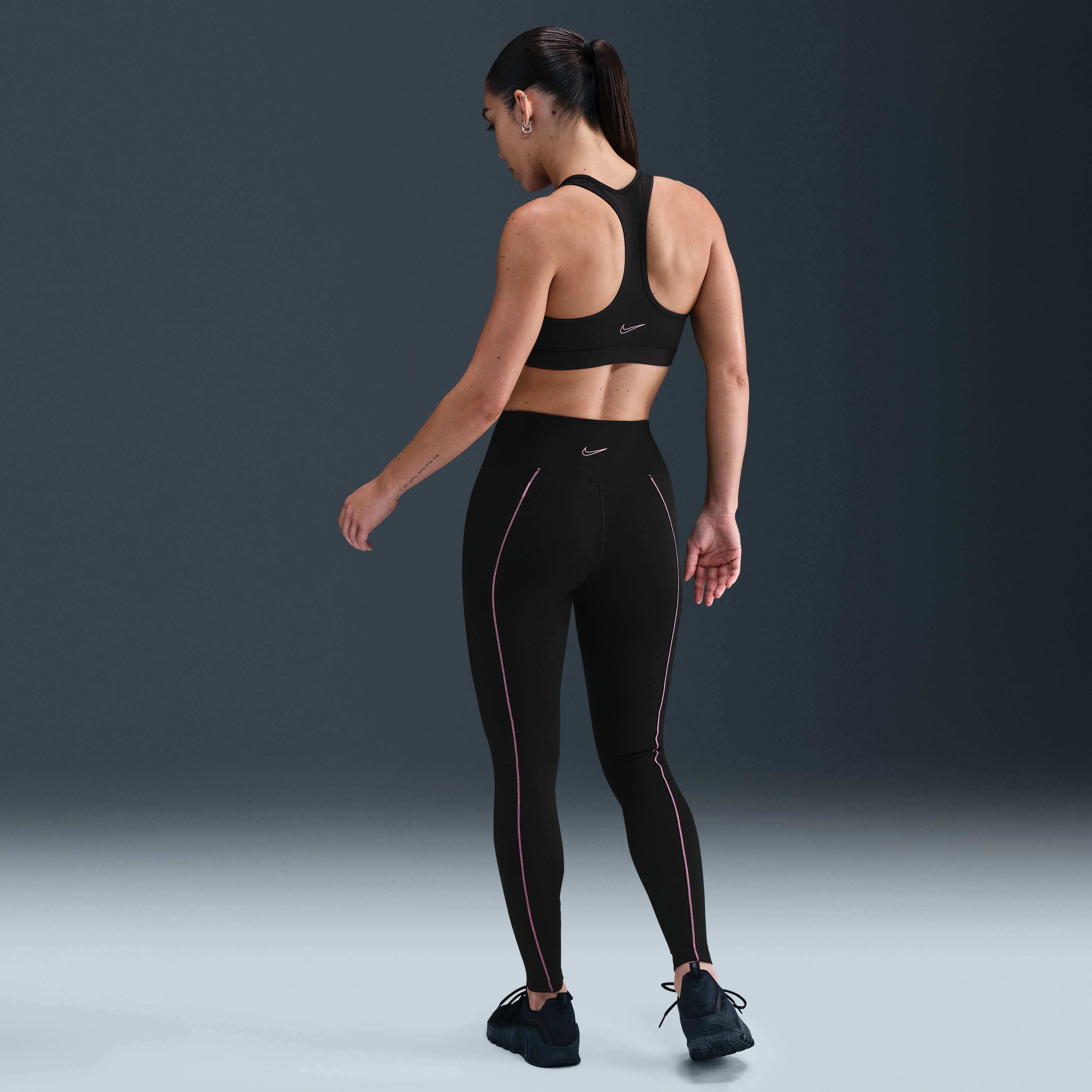 نايكي سووش ميديوم سبورت image number 4