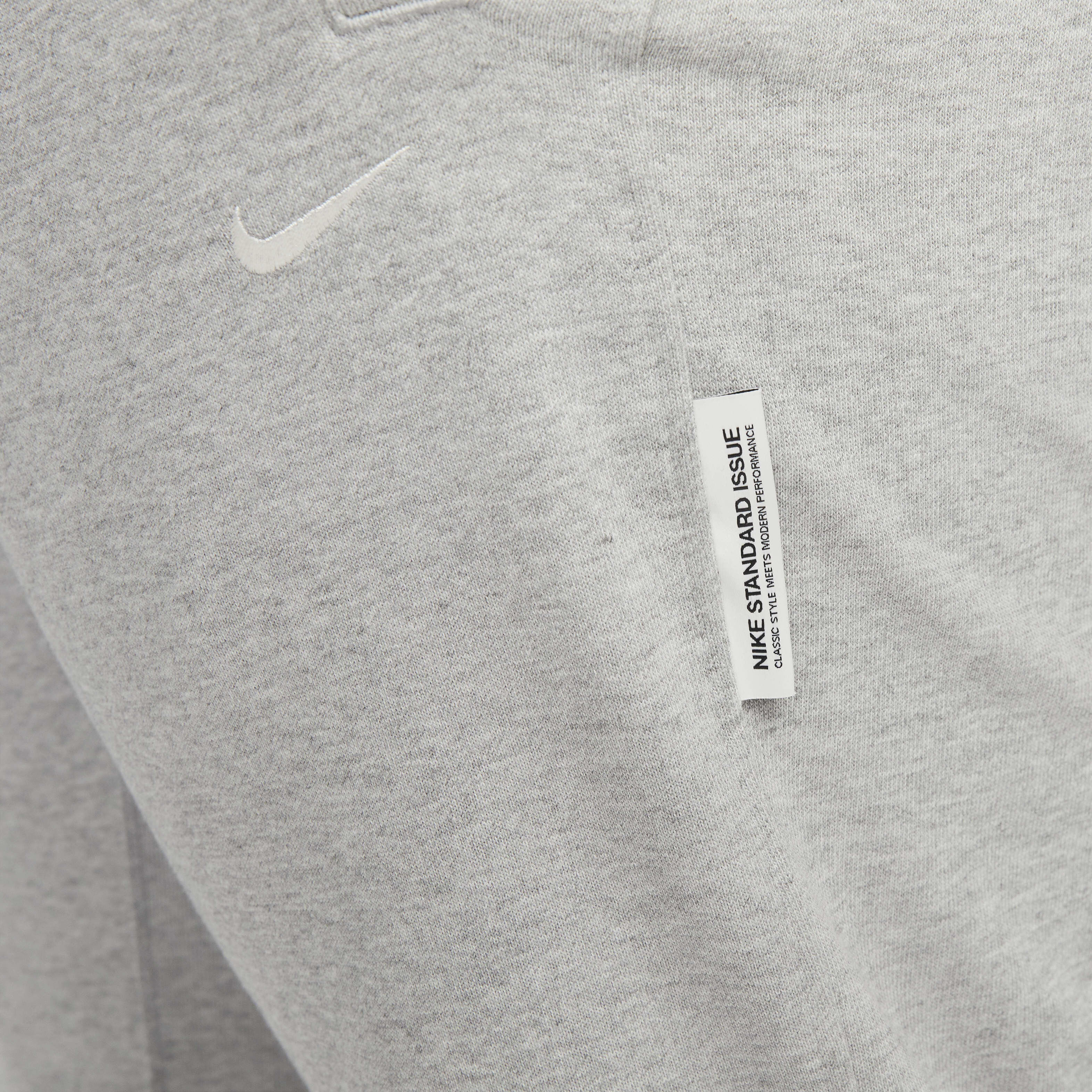 Nike Standard Issue image number 10