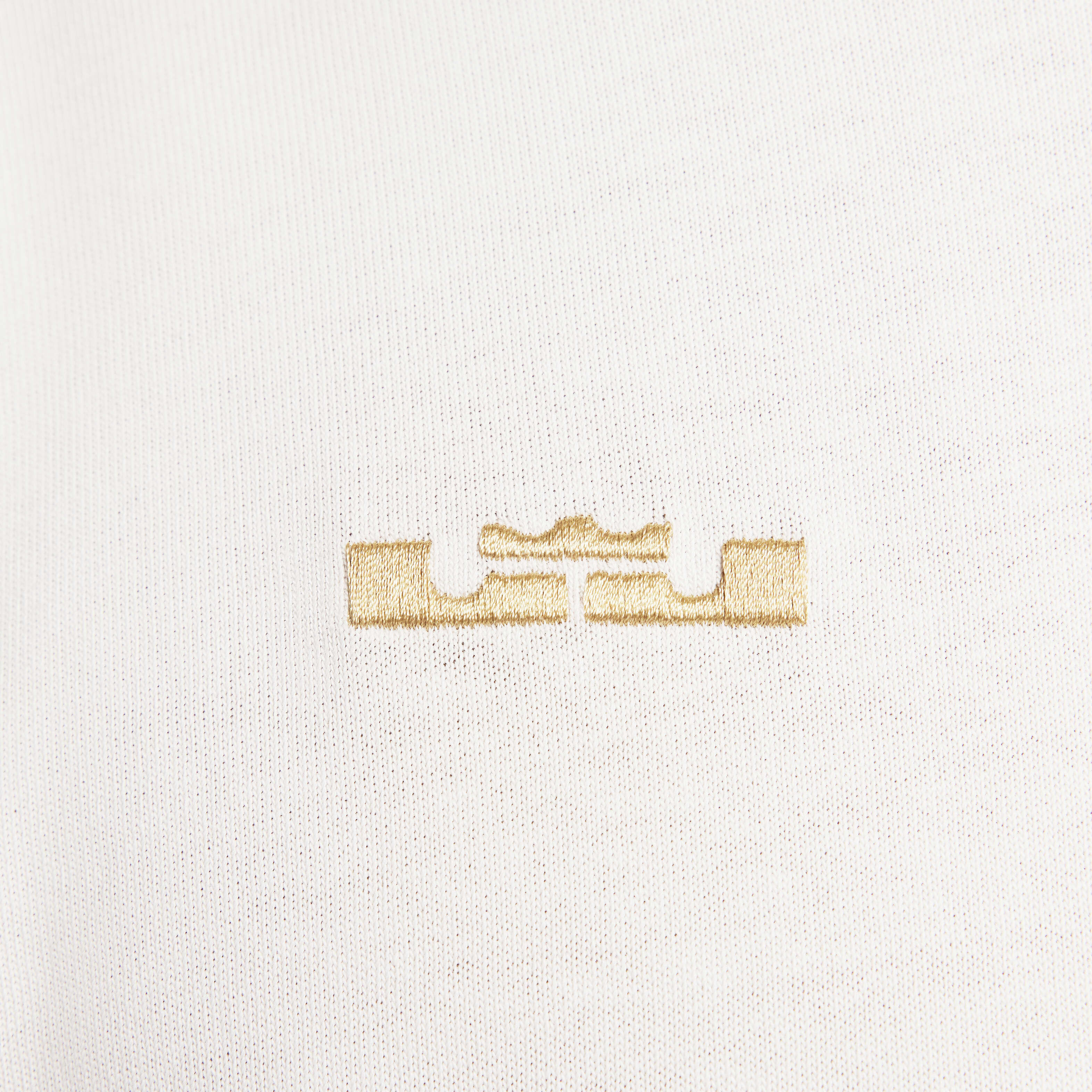 LeBron x Liverpool F.C. image number 3