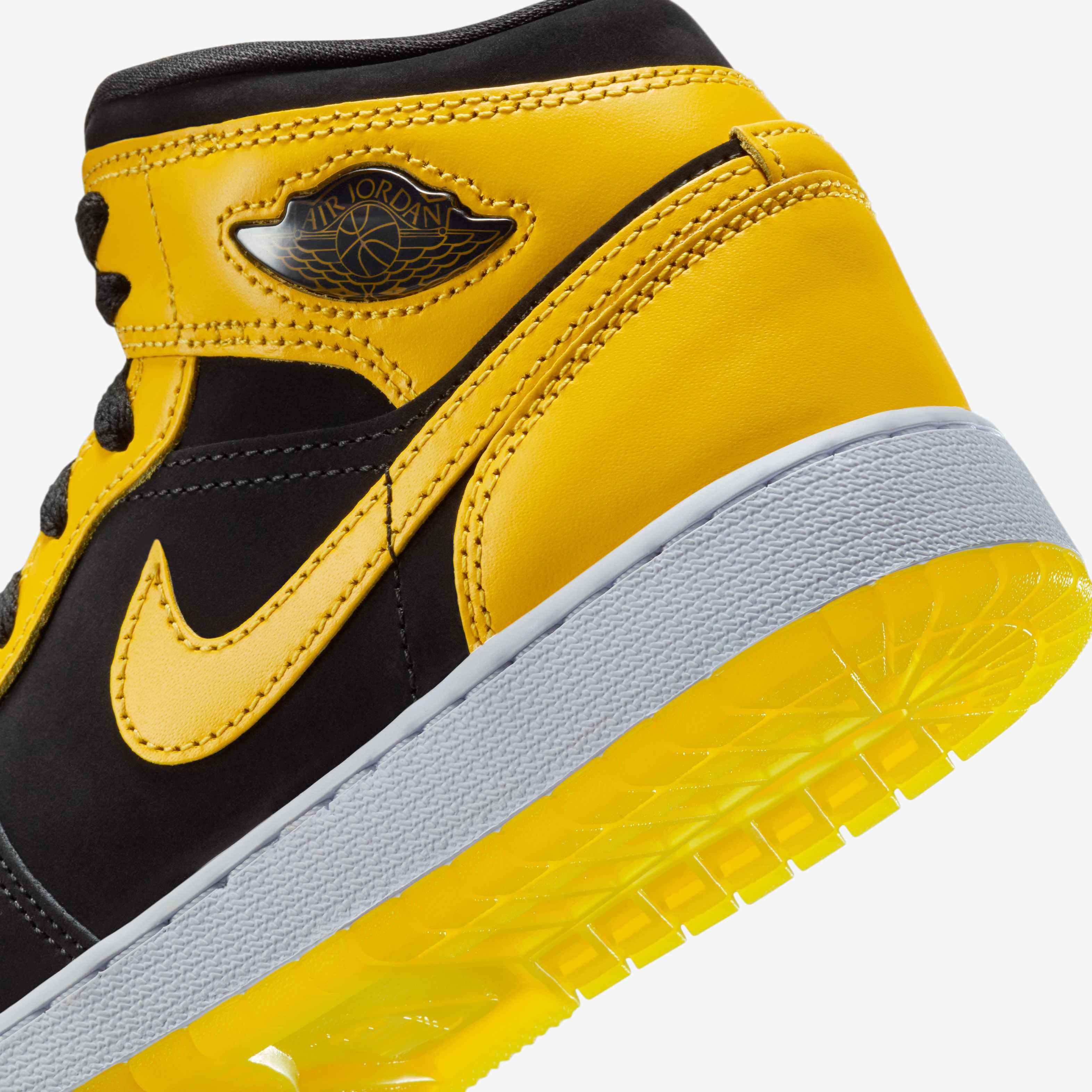 Air Jordan 1 Mid SE image number 7