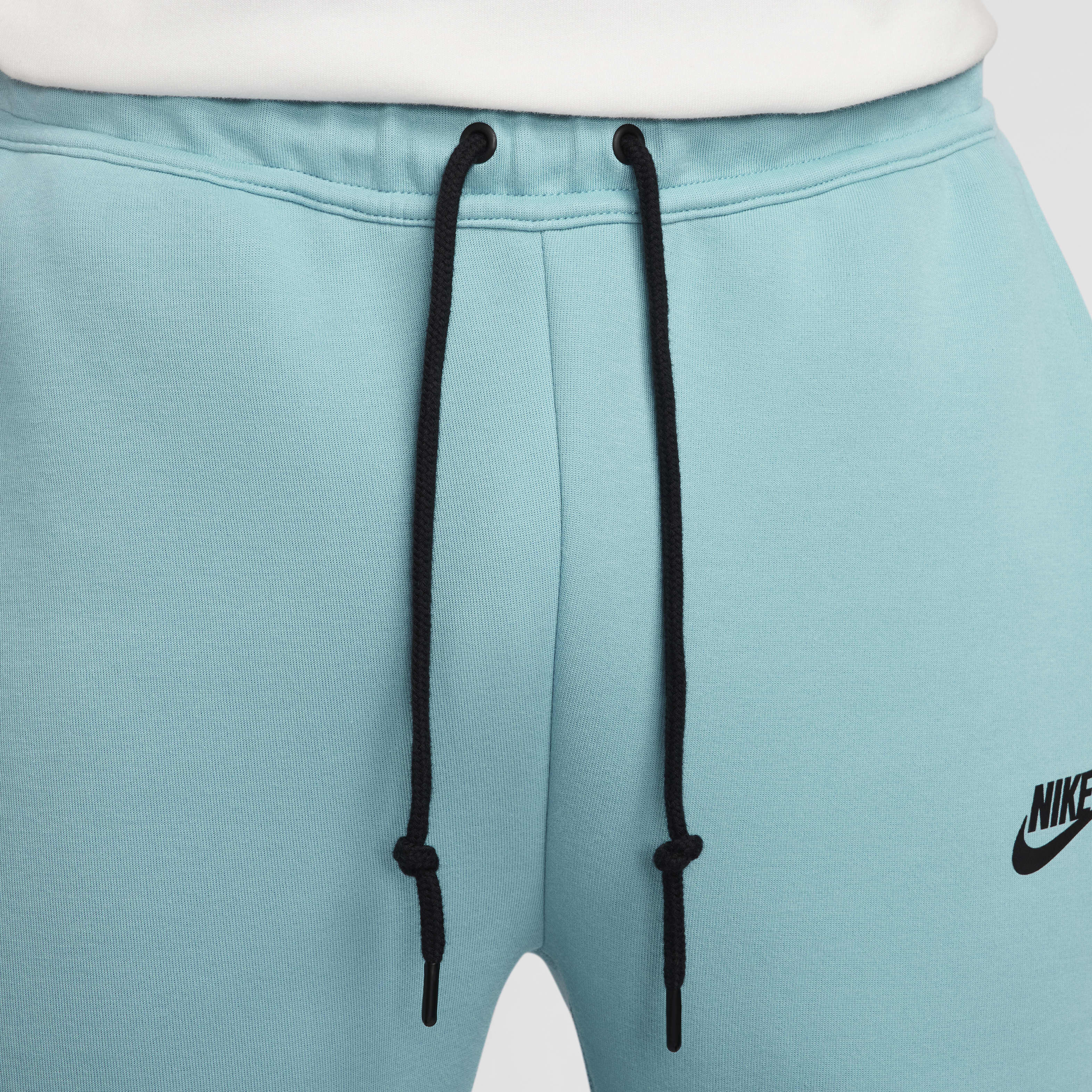 Nike Sportswear Tech Fleece image number 2