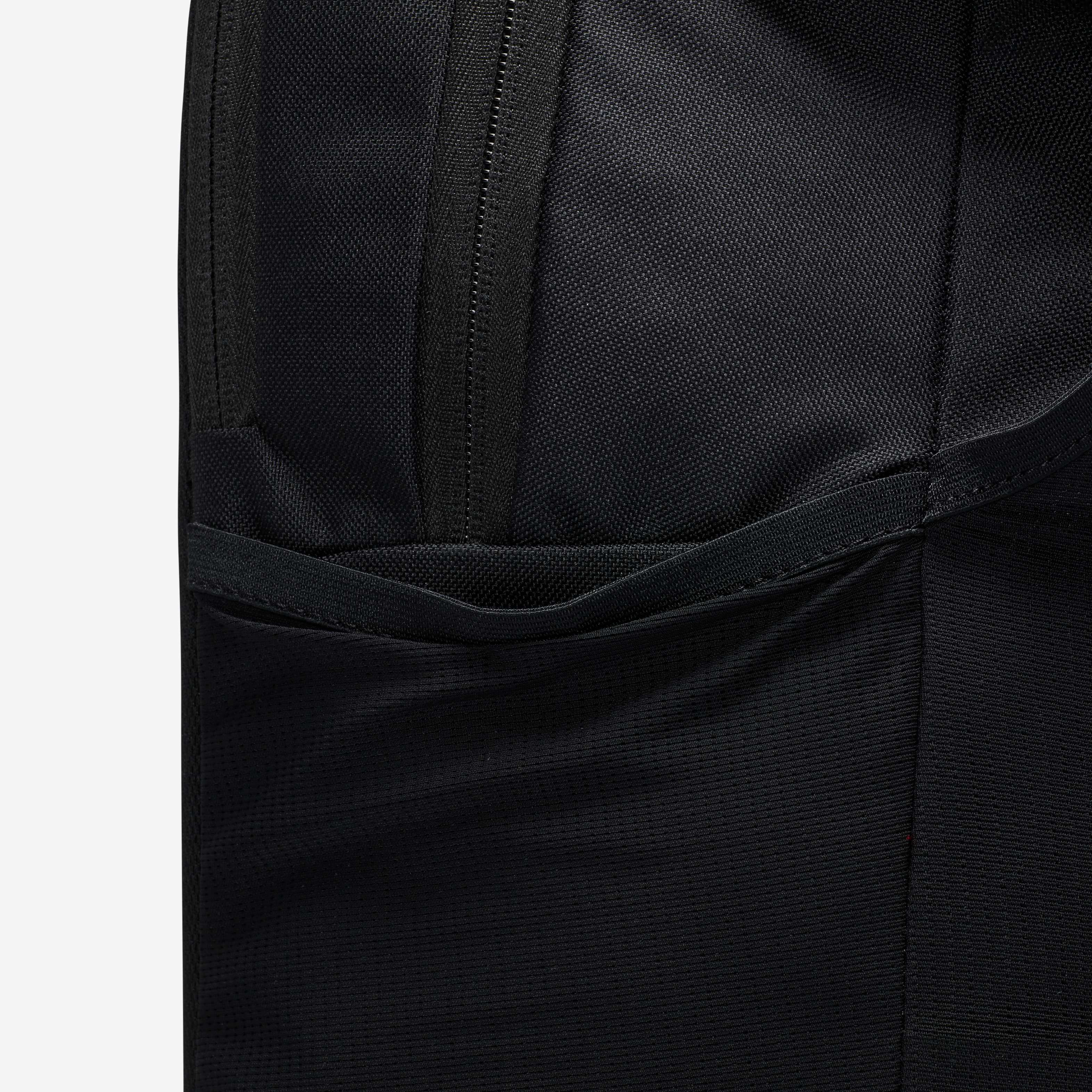 نايكي أكاديمي تيم image number 9