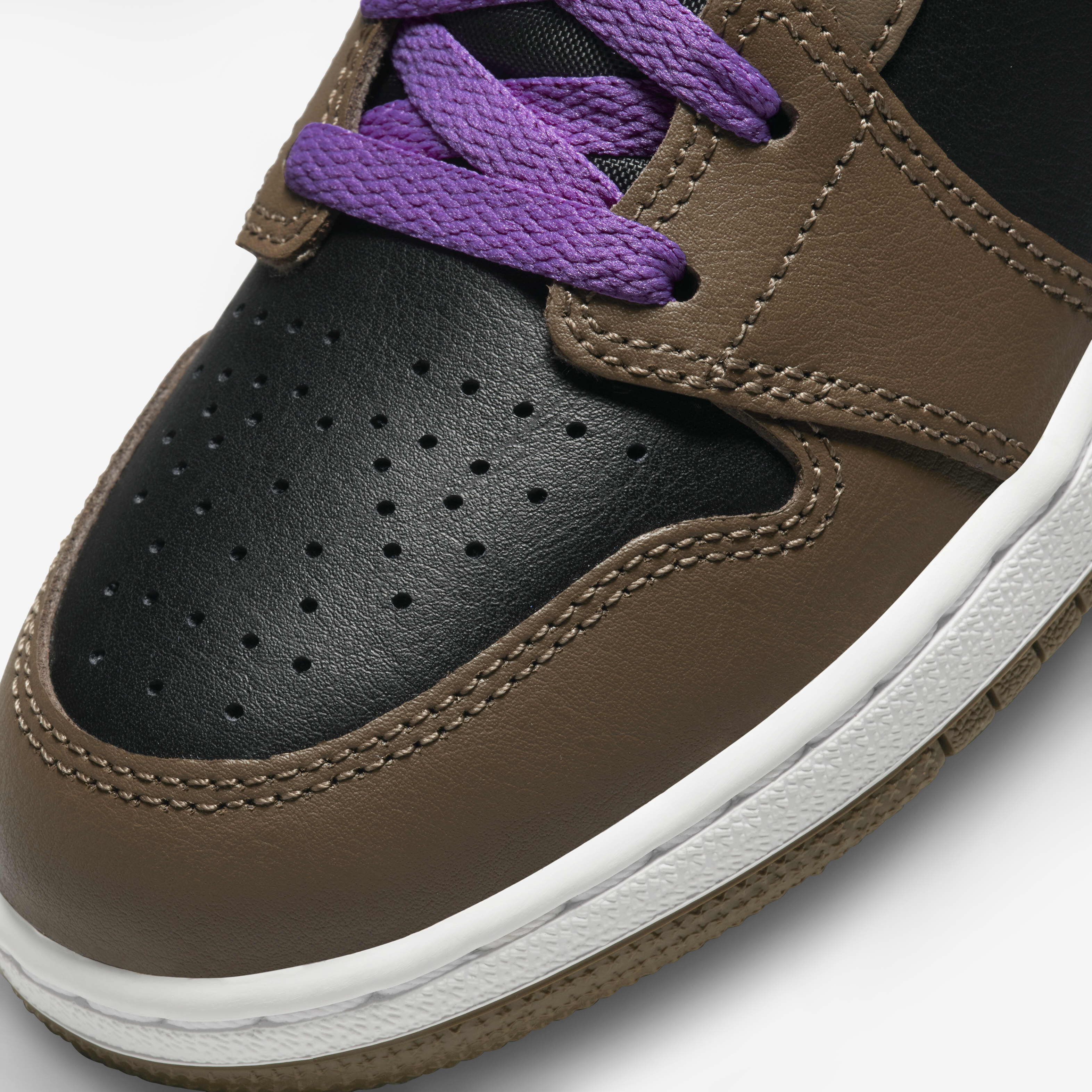 Air Jordan 1 Mid image number 6