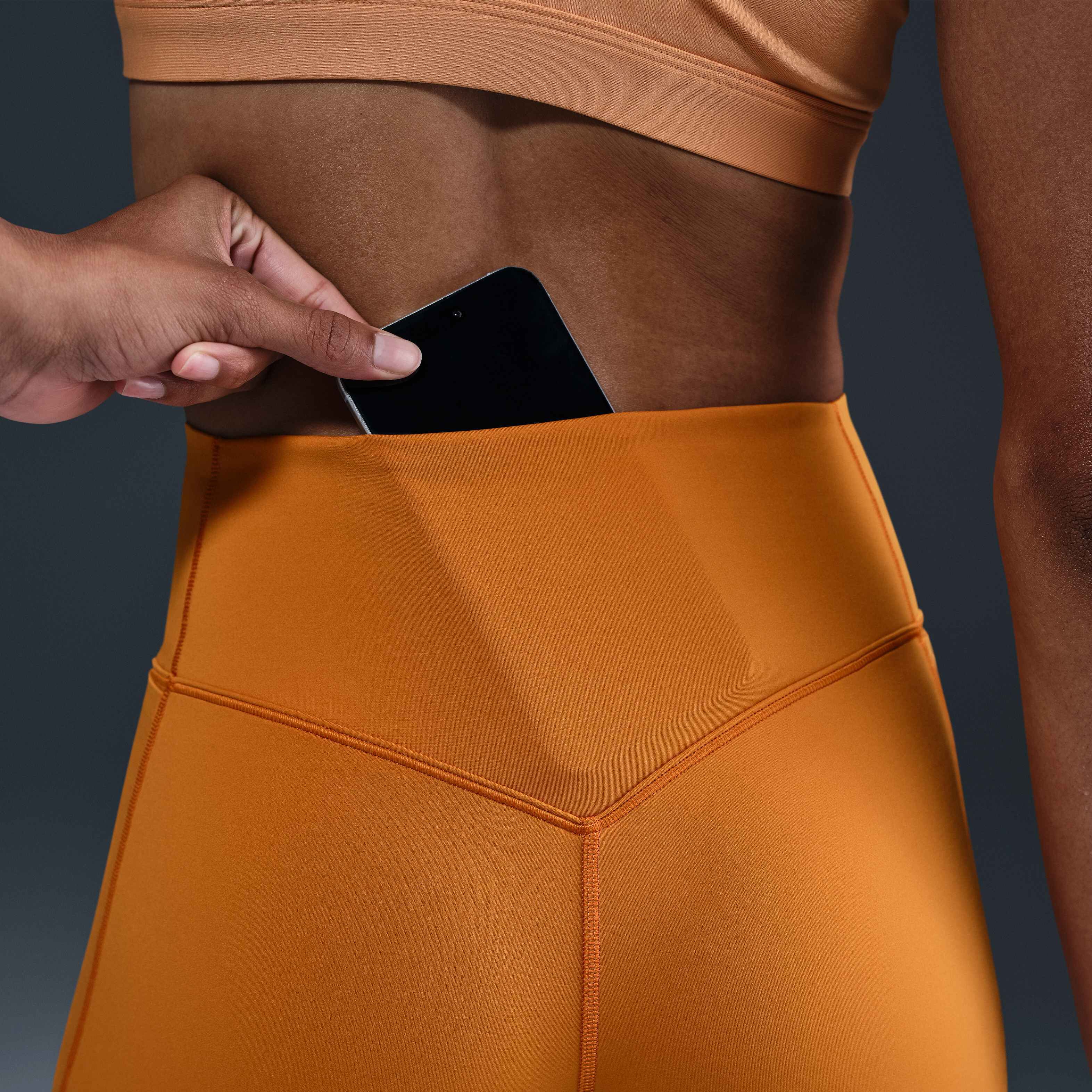 نايكي يونيفيرسا image number 5