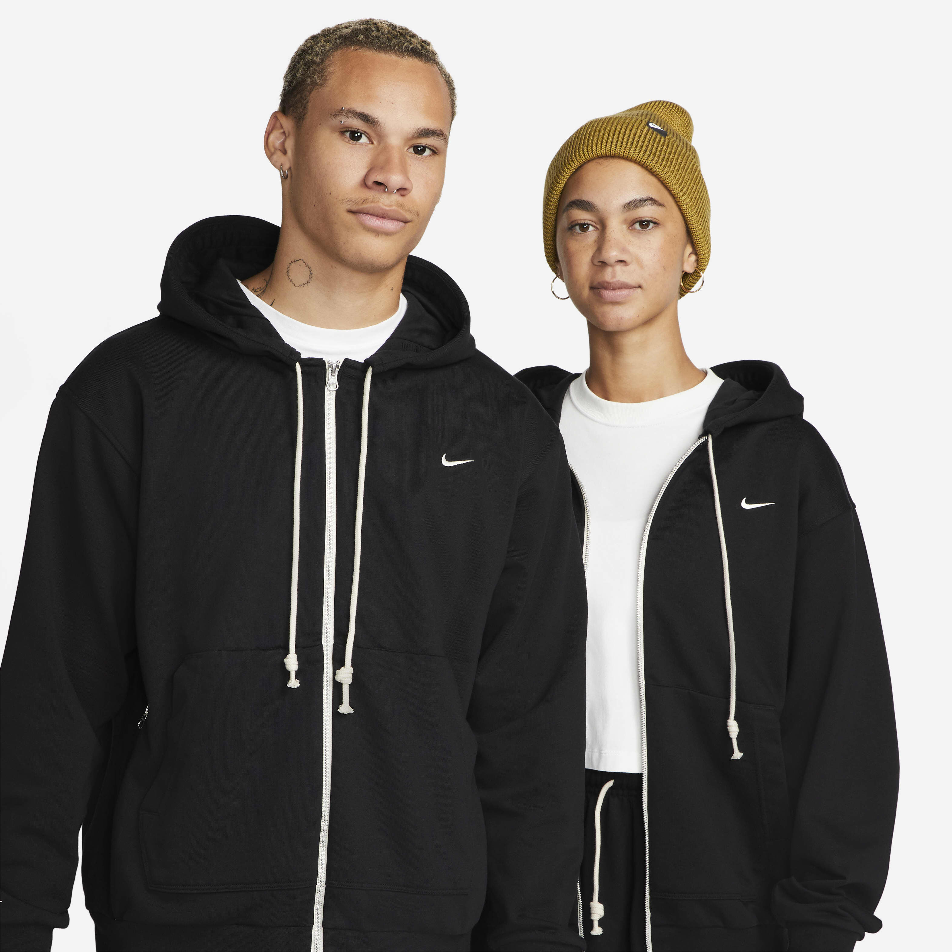 Nike Standard Issue image number 2