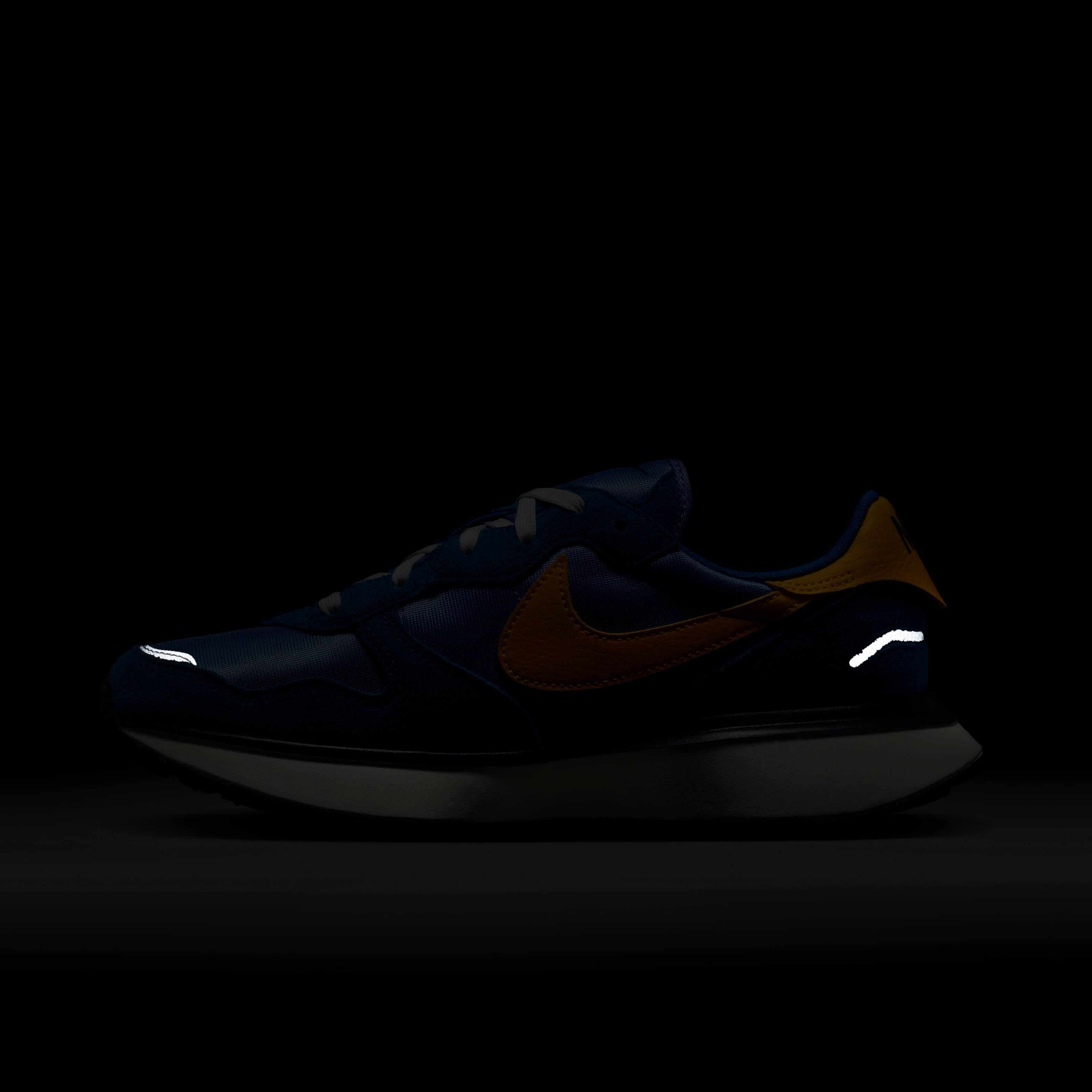 Nike Phoenix Waffle image number 11