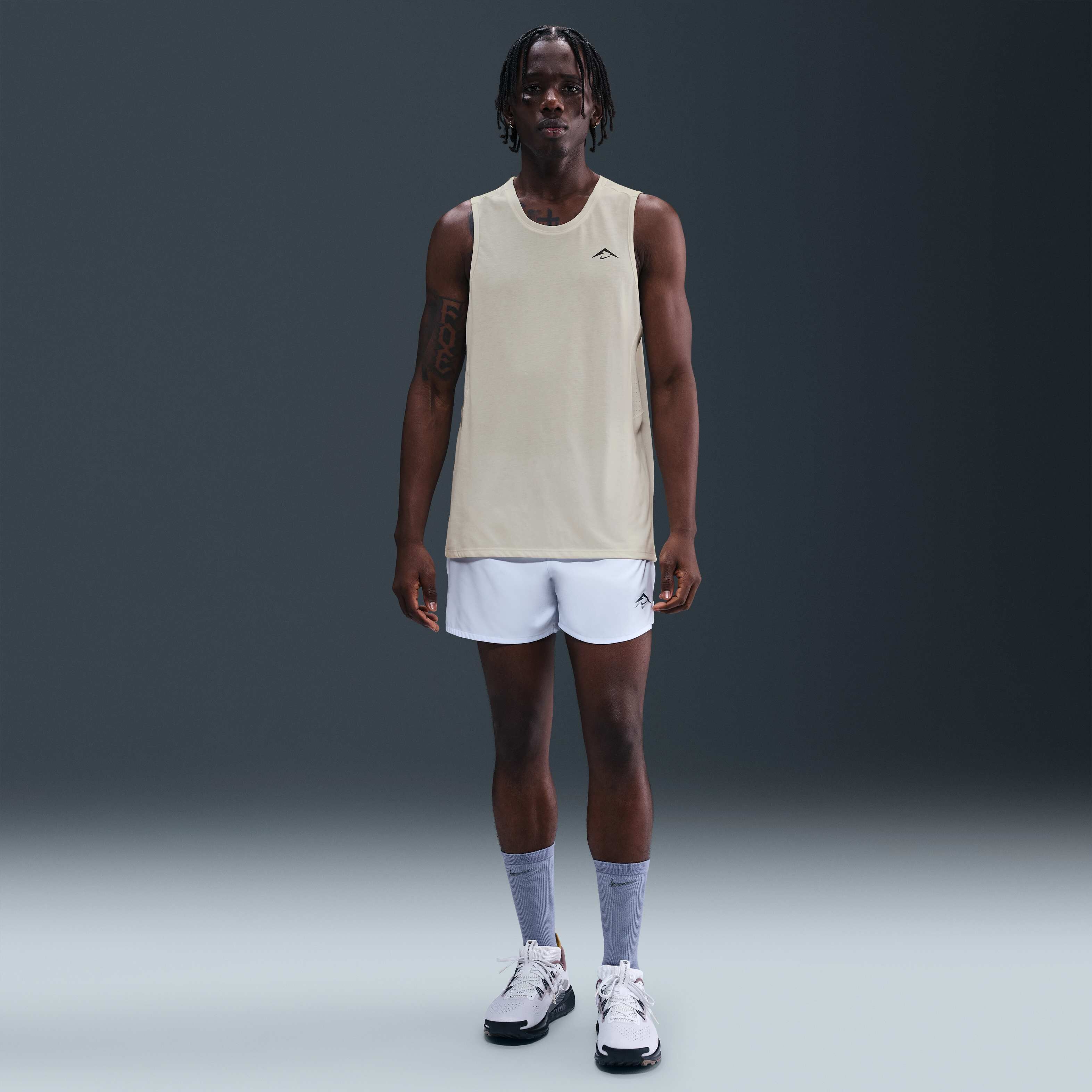 نايكي سولار تشيس image number 3