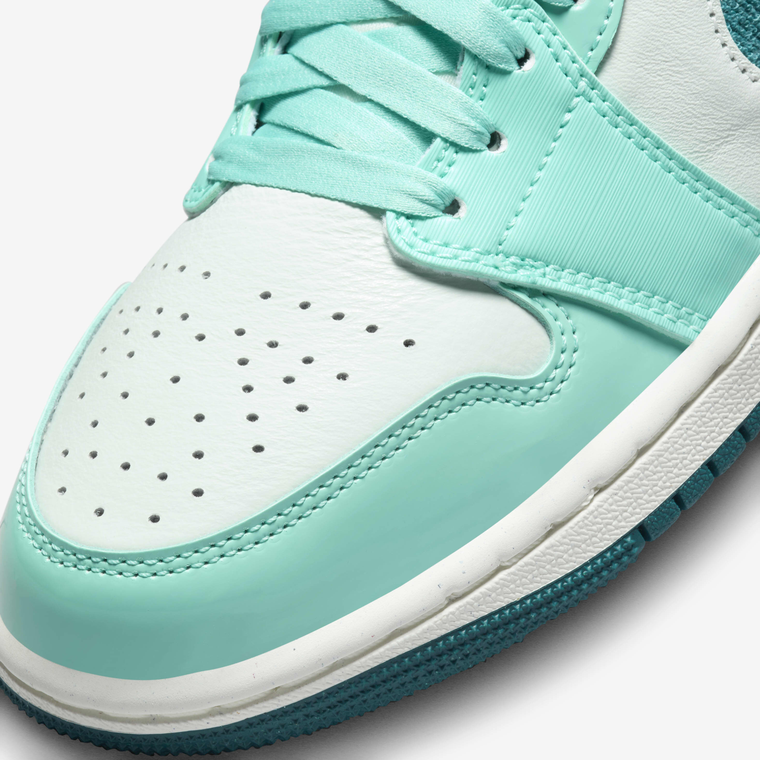 Air Jordan 1 Mid SE image number 6