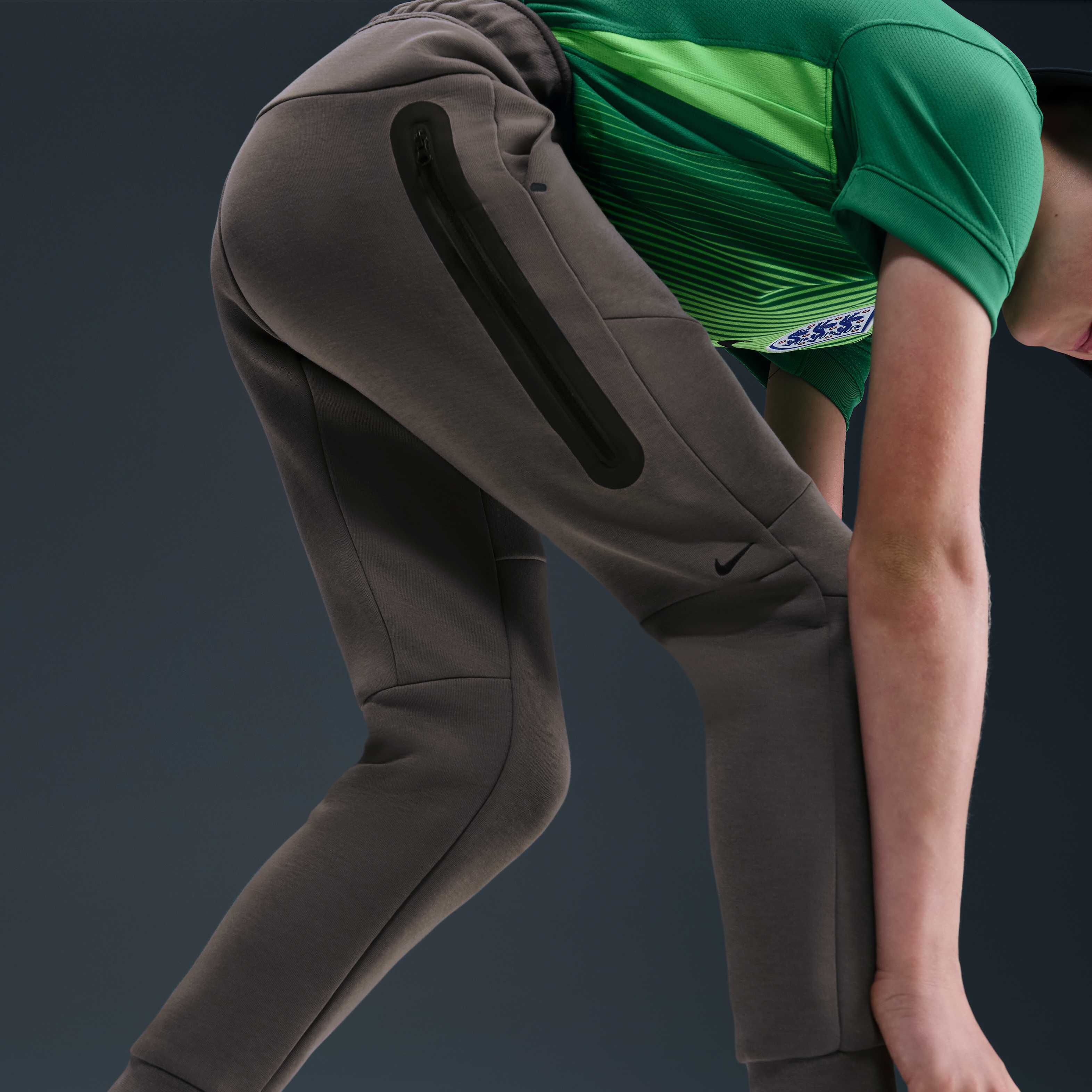 Nike Sportswear Tech Fleece image number 2