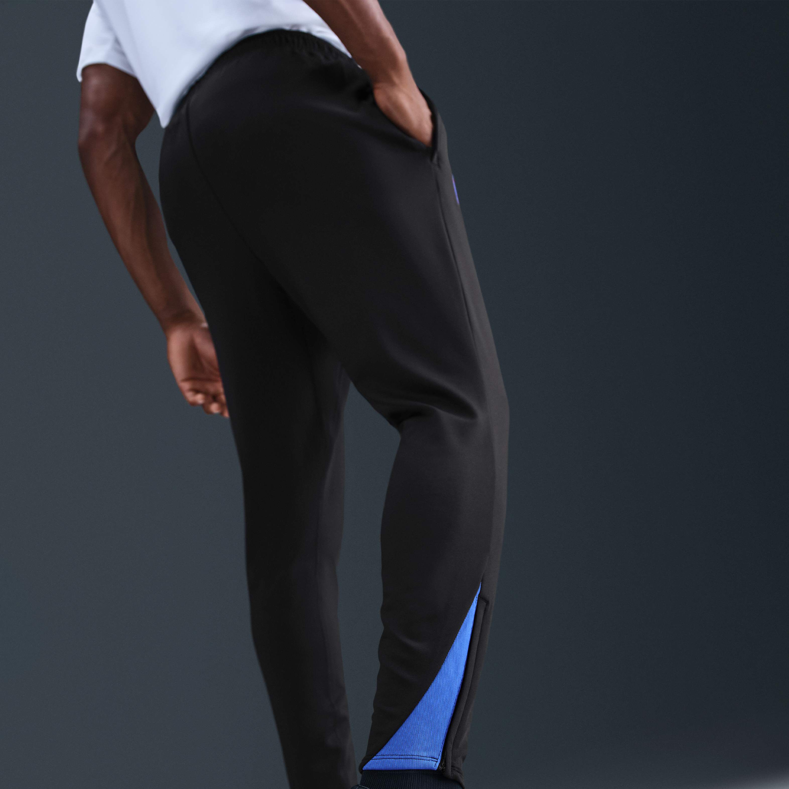 Paris Saint-Germain Strike Third image number 2