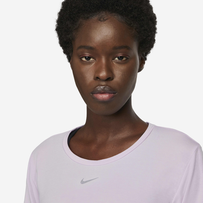 Nike Dri-FIT UV One Luxe image number 2 Nike Dri-FIT UV One Luxe image number 2