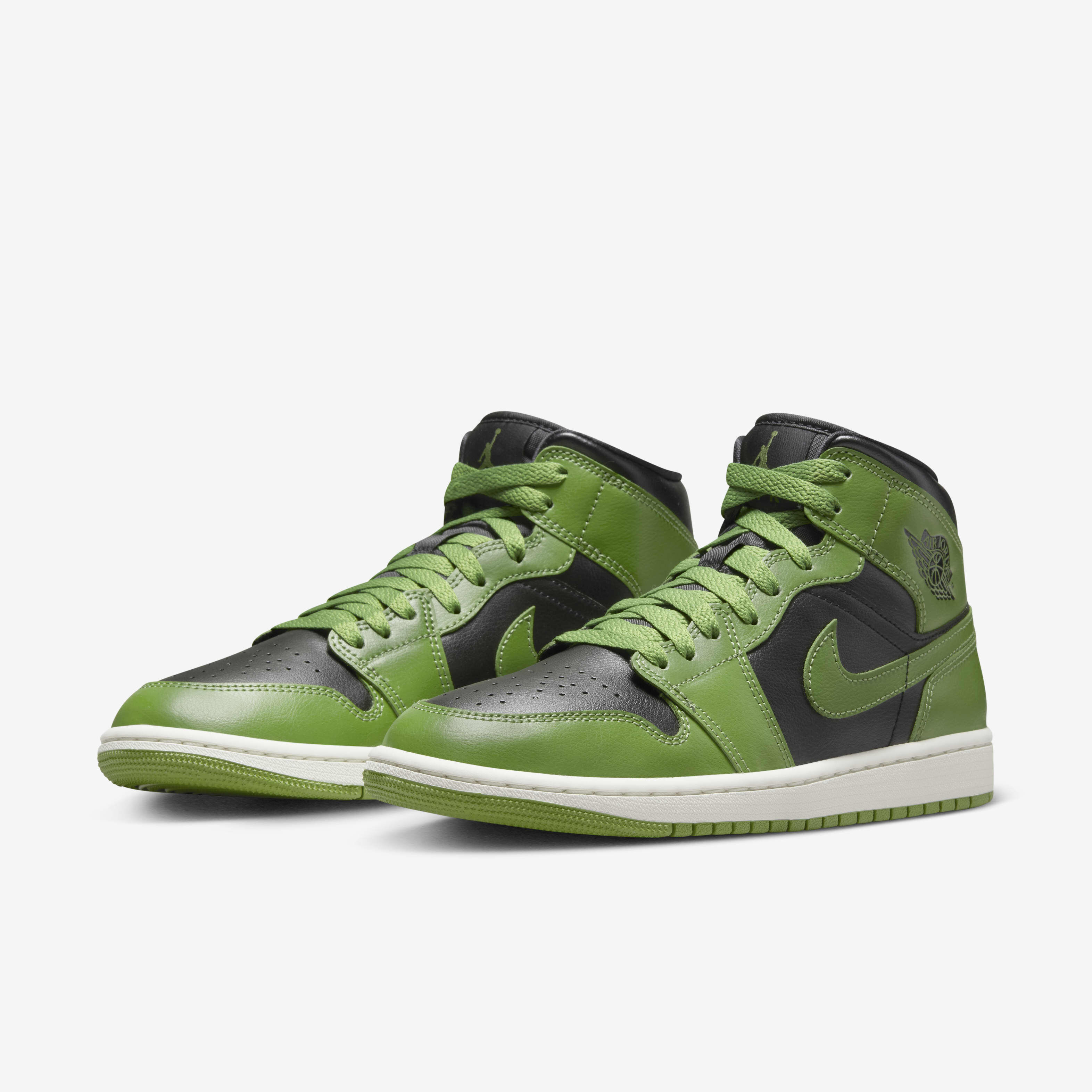 Air Jordan 1 Mid image number 4