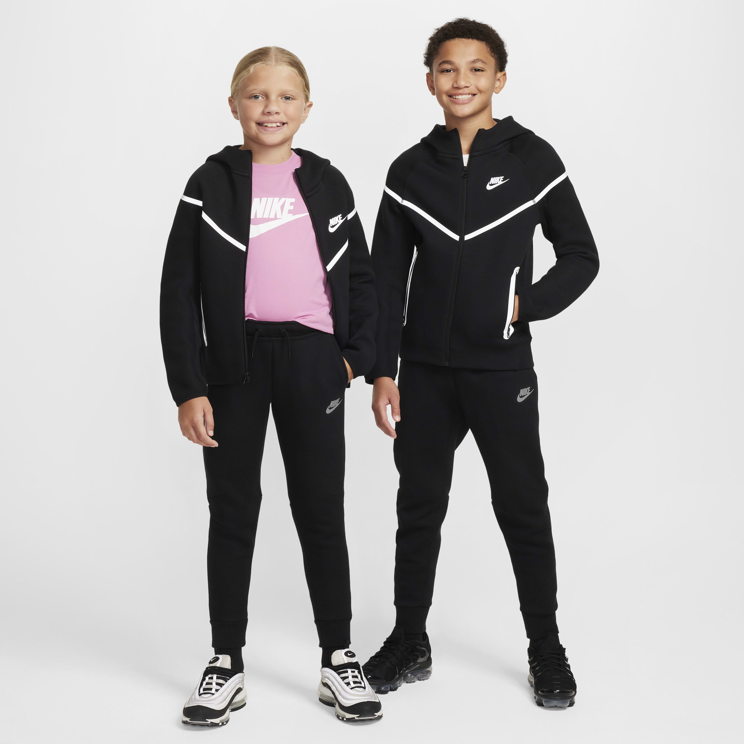 Nike sportswear graphic joggers outlet