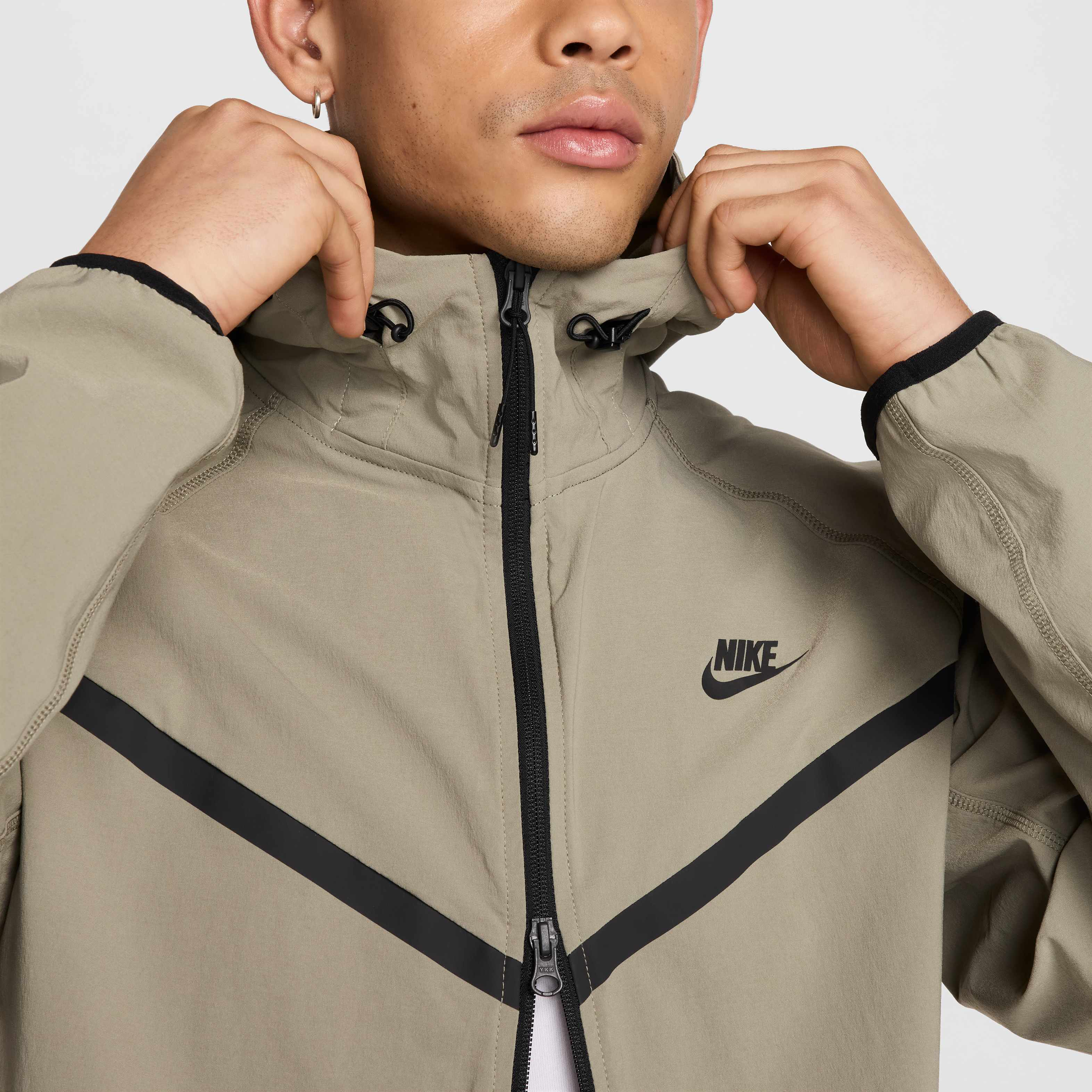 نايكي تك ويندرانر image number 5