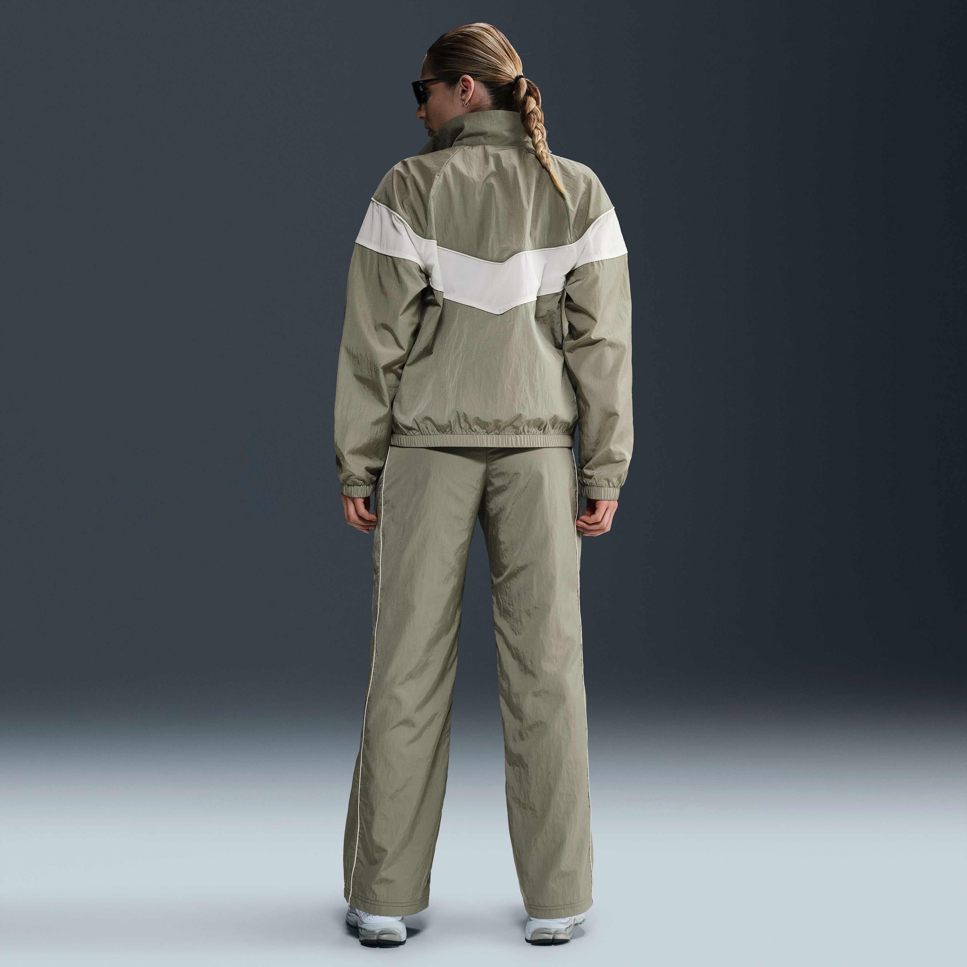 Nike Windrunner image number 3