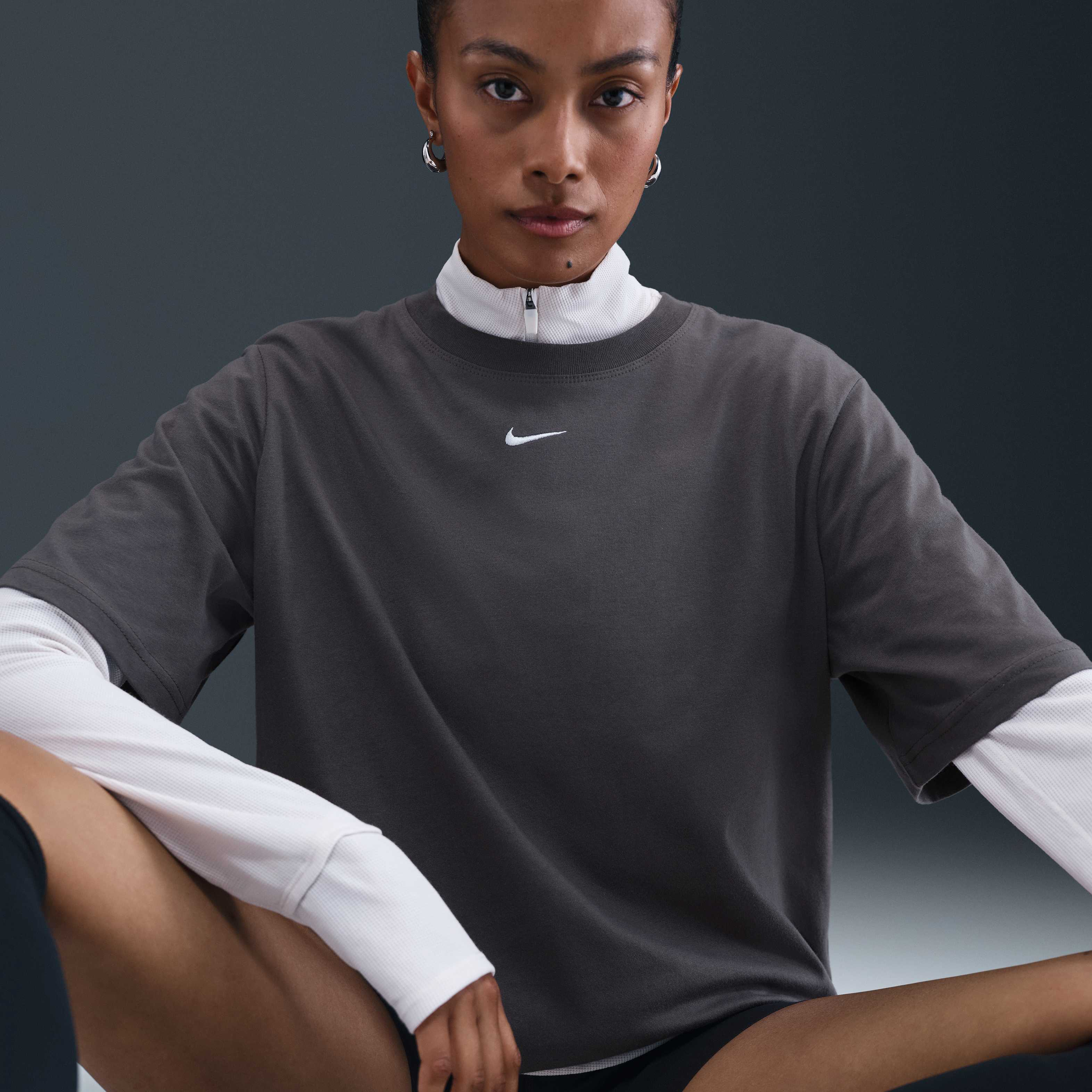 Nike Sportswear Essential image number 2