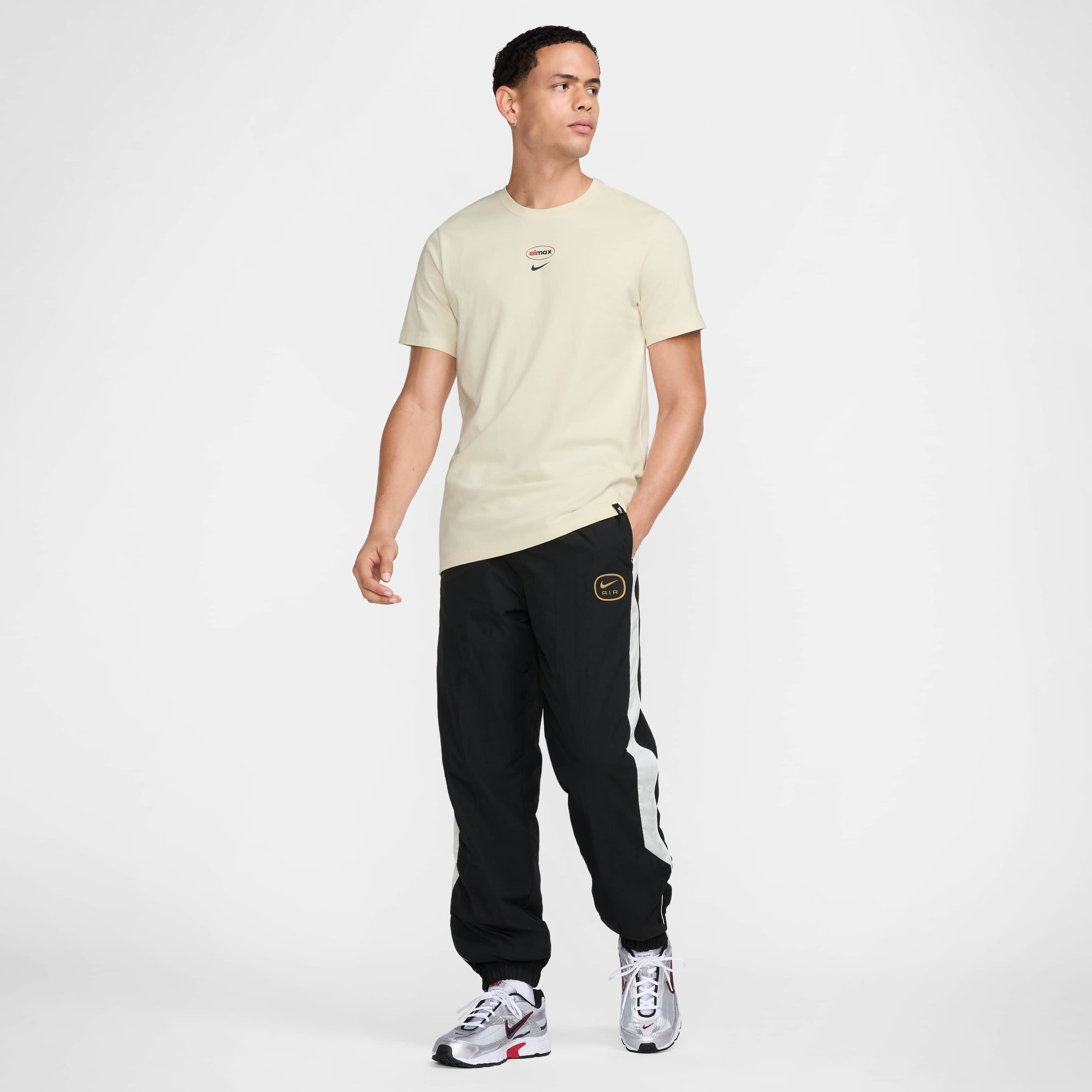 Liverpool F.C. Air Max image number 5