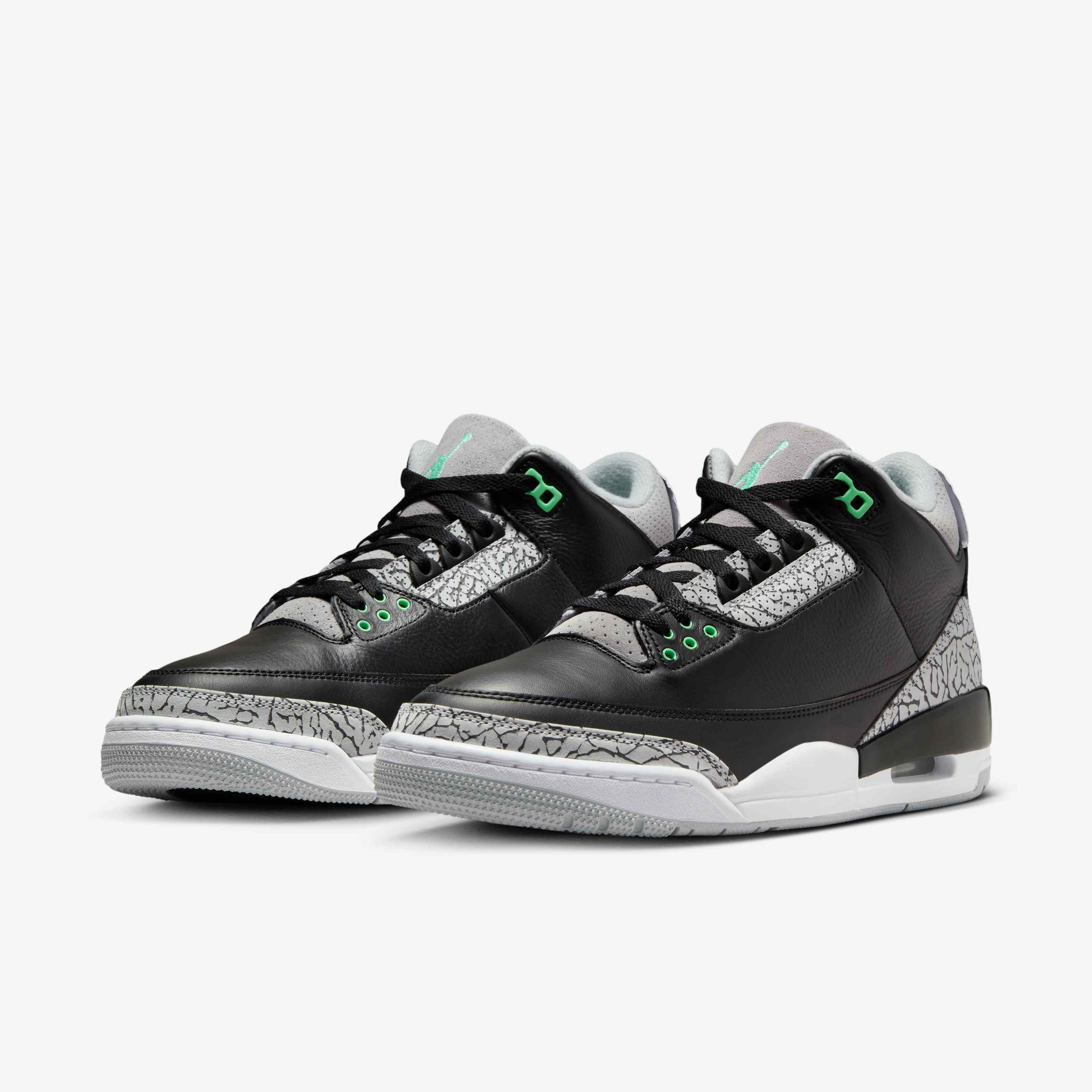 Air Jordan 3 Retro image number 4