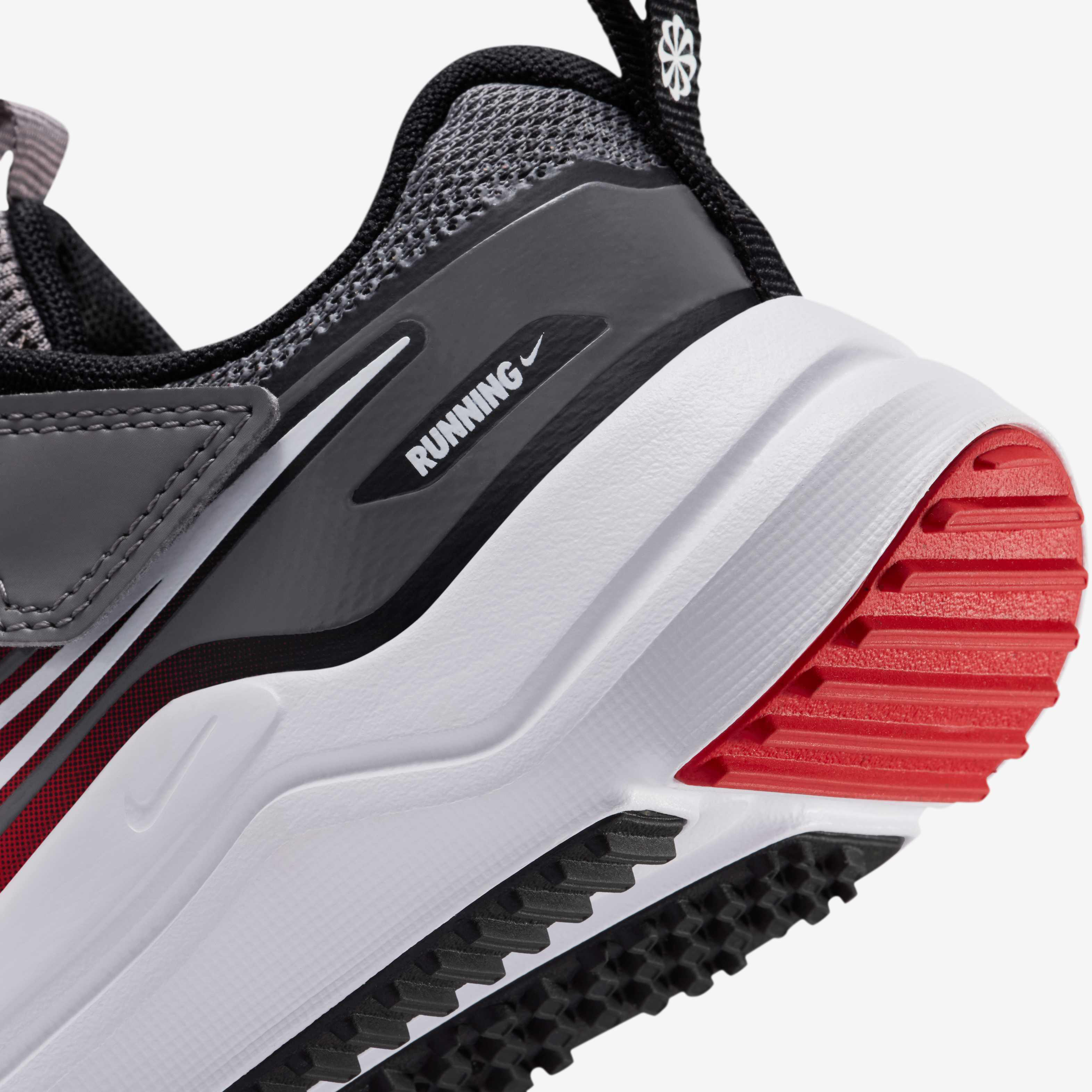 Nike Cosmic Runner image number 7