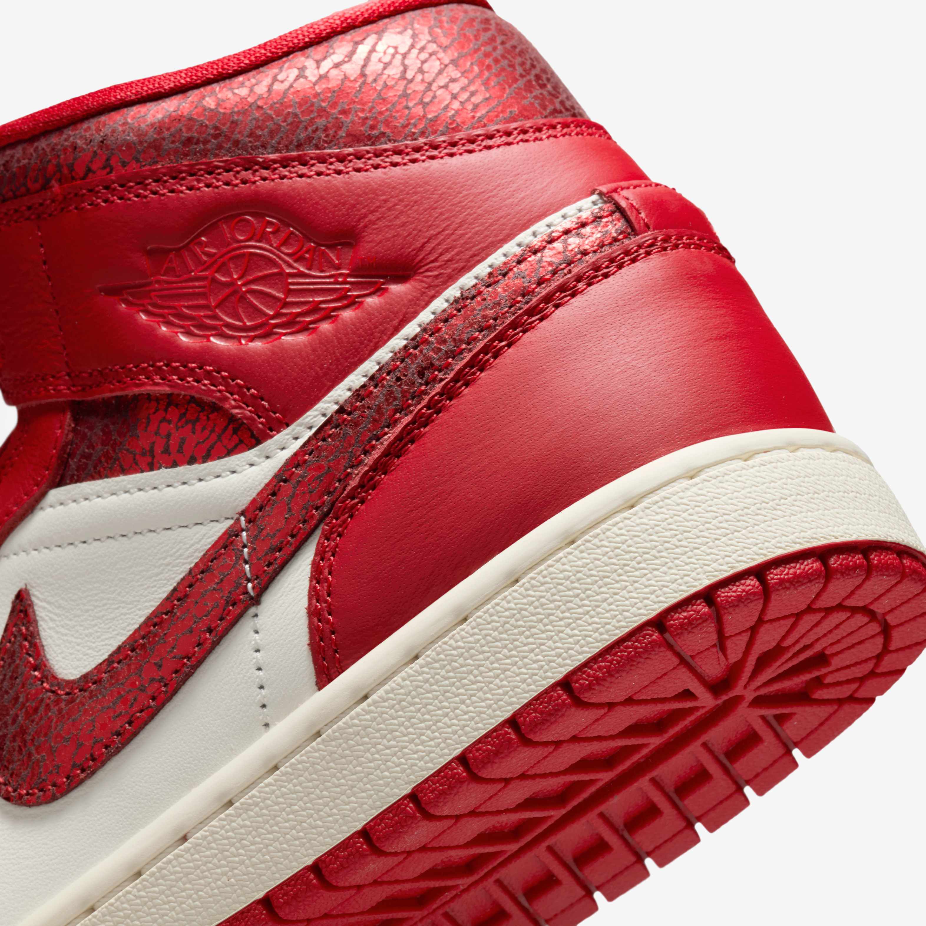 Air Jordan 1 Mid SE image number 7