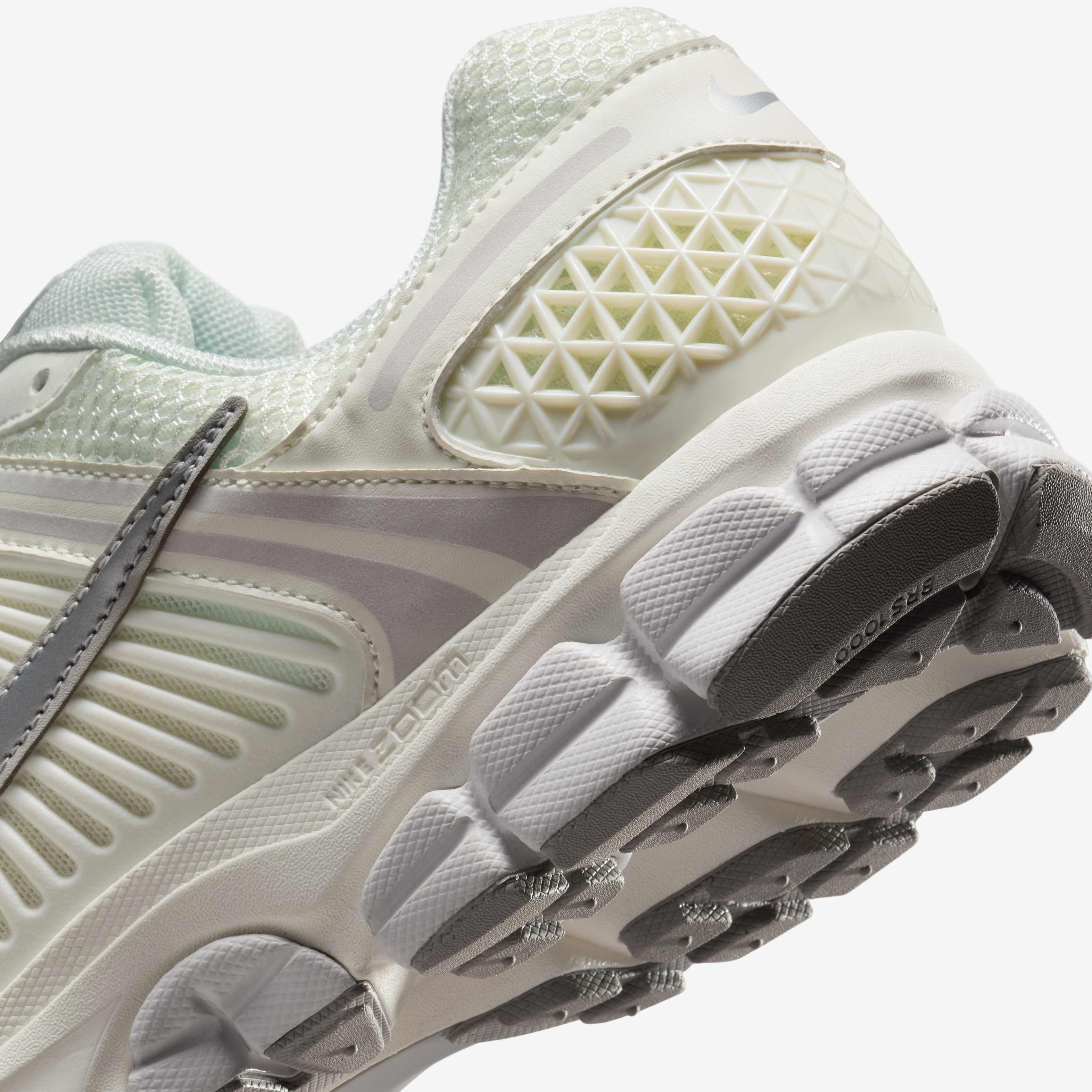 Nike Zoom Vomero 5 image number 7