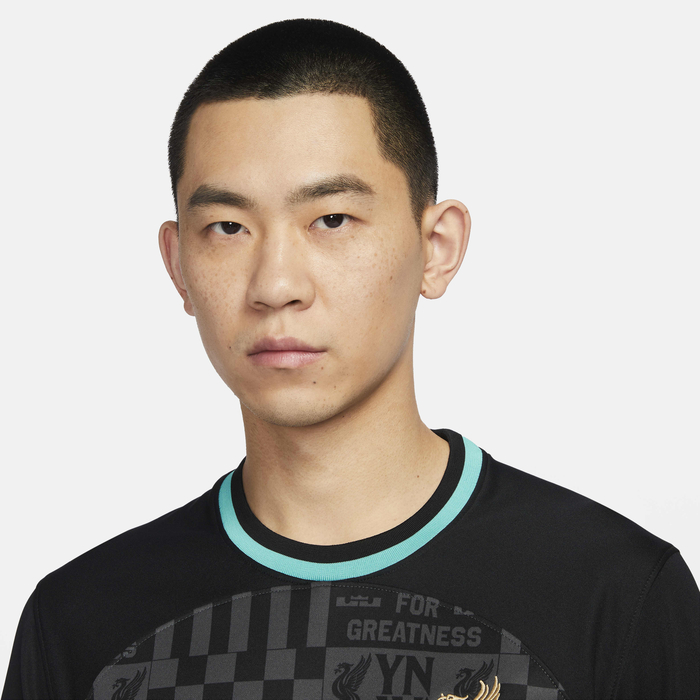 ليبرون x ليفربول F.C. image number 2 ليبرون x ليفربول F.C. image number 2